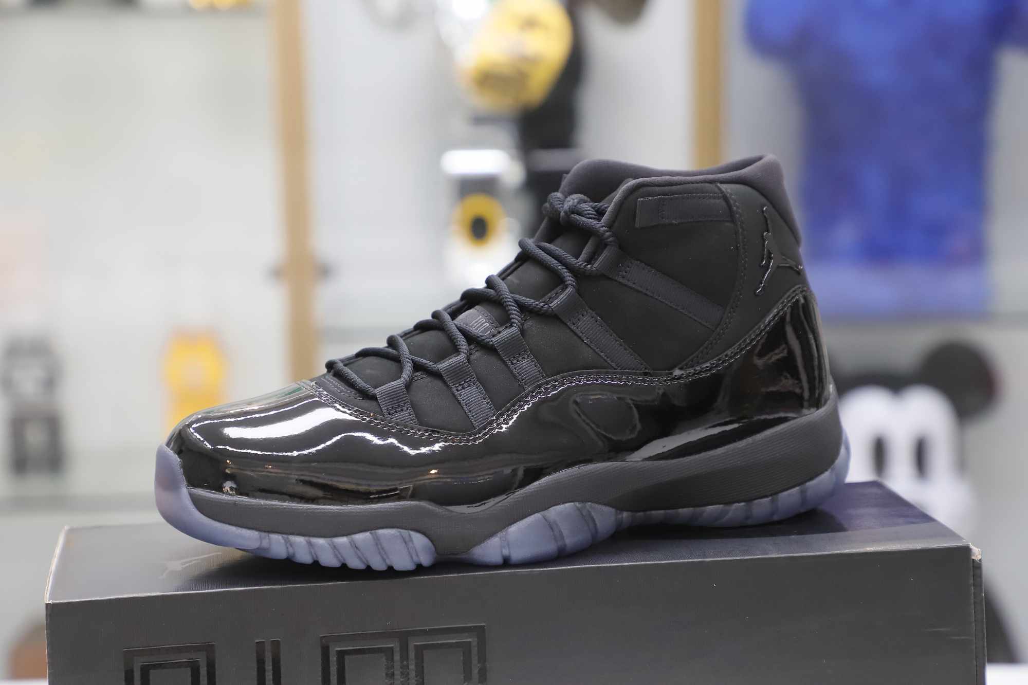 AIR JORDAN 11 RETRO