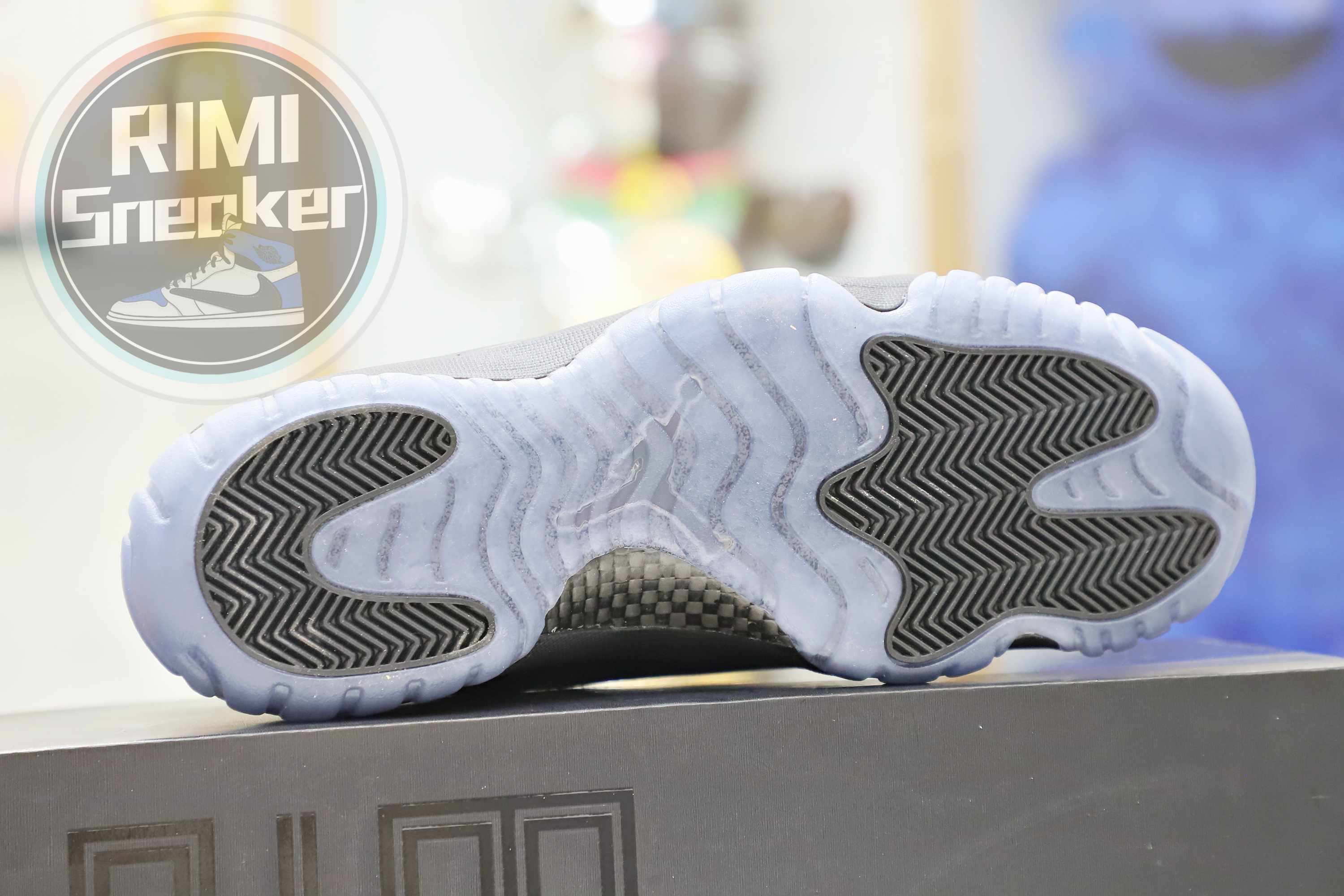AIR JORDAN 11 RETRO