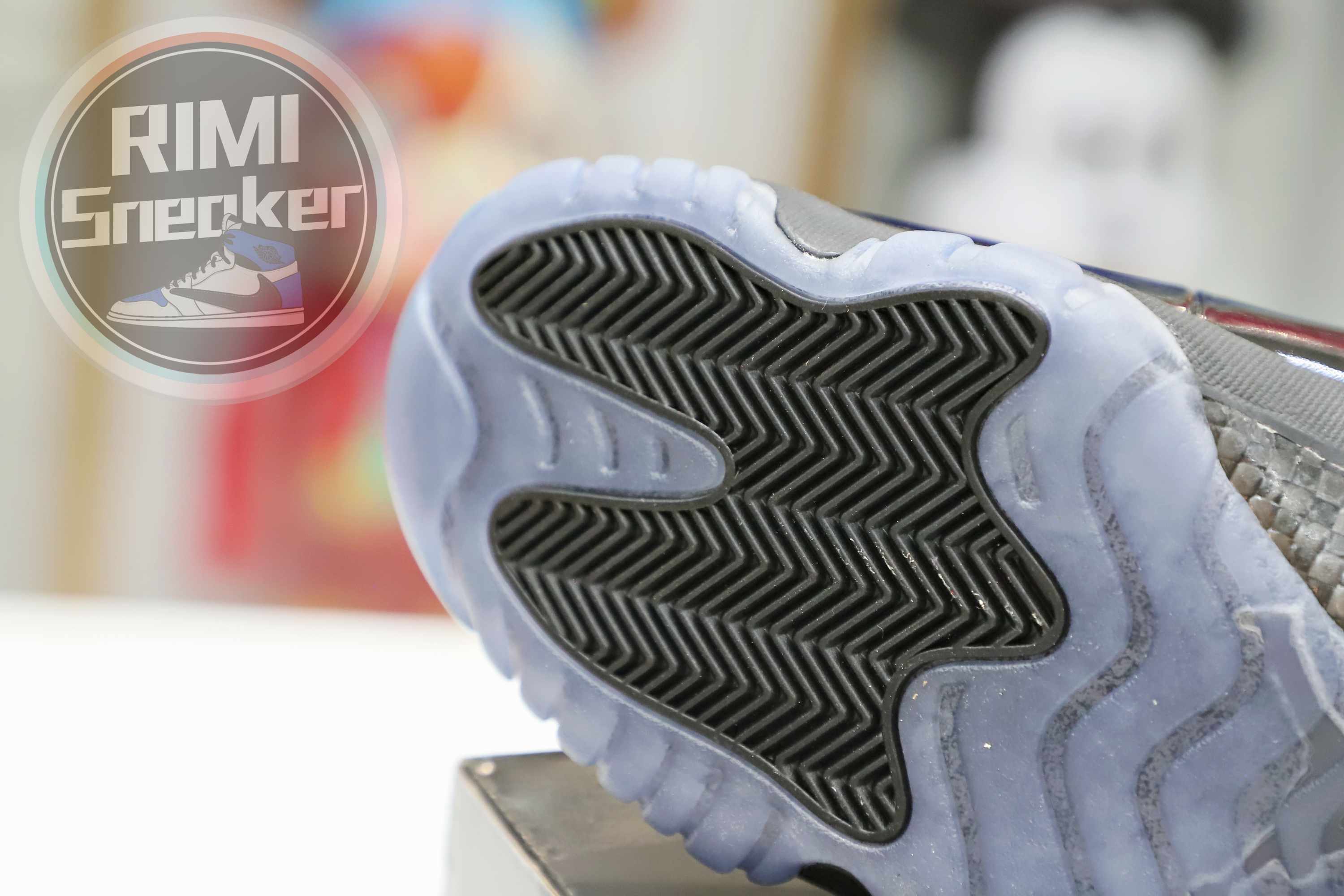 AIR JORDAN 11 RETRO