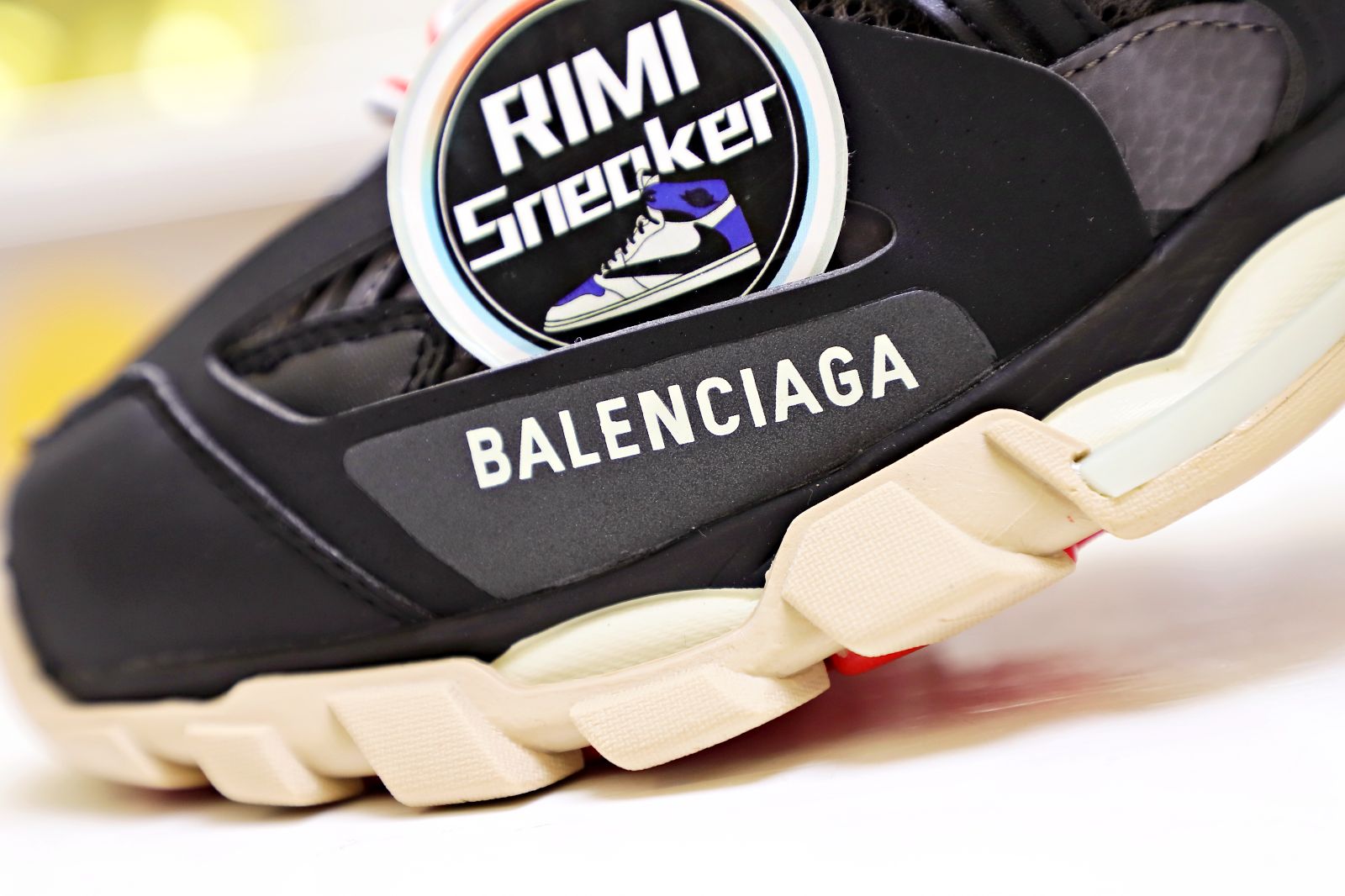 Ba*len*cia*ga all sizes still in stock! please contact customer service on imessage/whatsapp to purchase! track trainer heihong