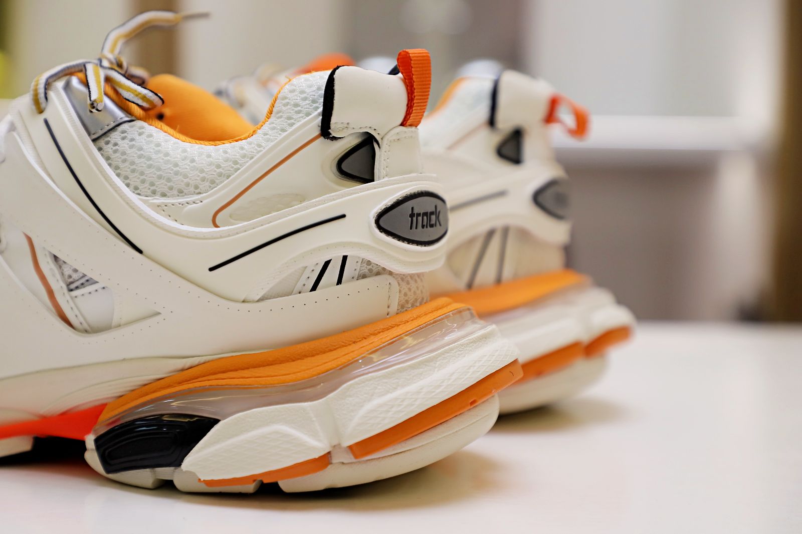 Ba*len*cia*ga all sizes still in stock! please contact customer service on imessage/whatsapp to purchase! track trainer white orange
