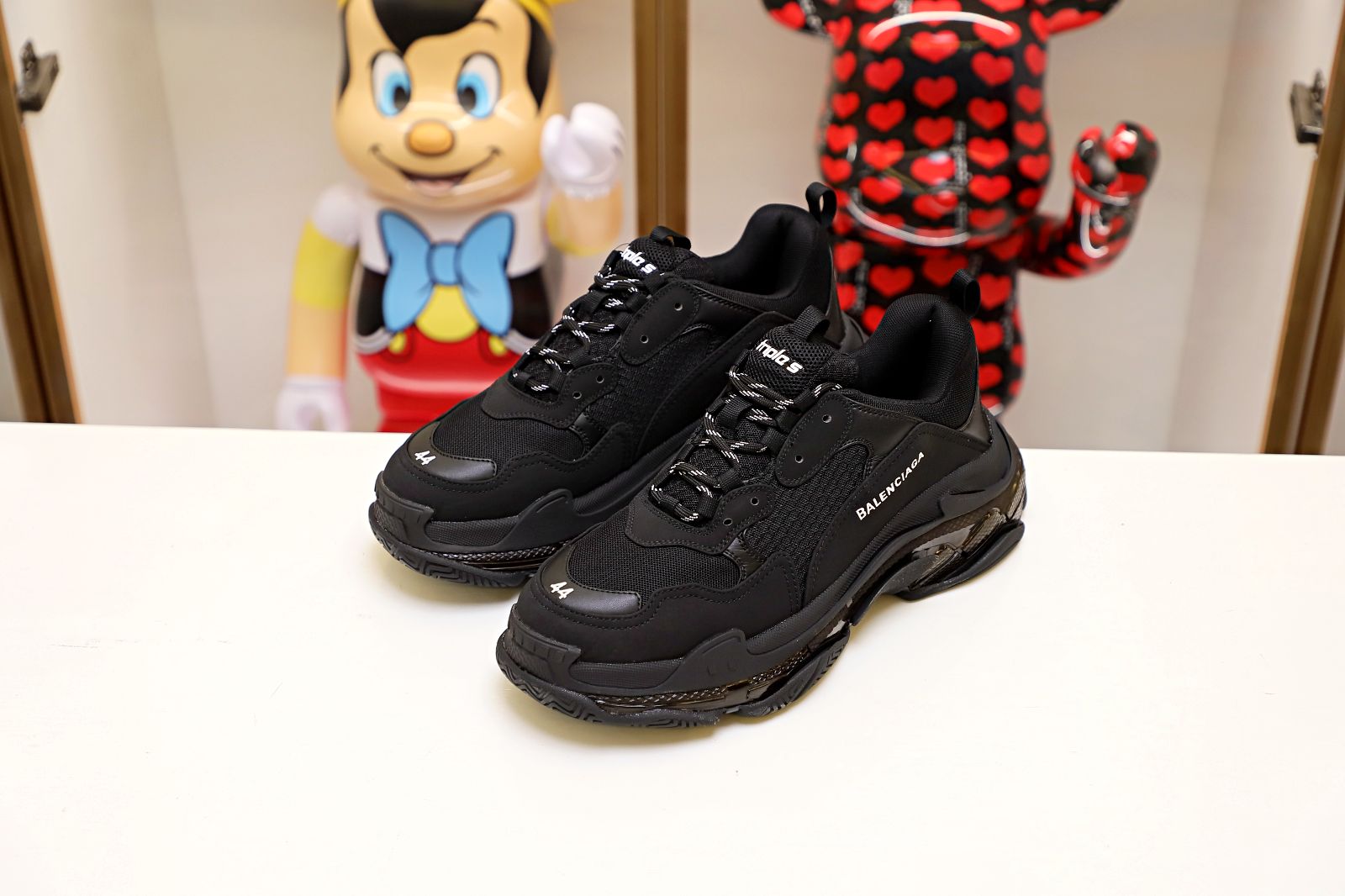 Ba*len*cia*ga all sizes still in stock! please contact customer service on imessage/whatsapp to purchase! triple s black
