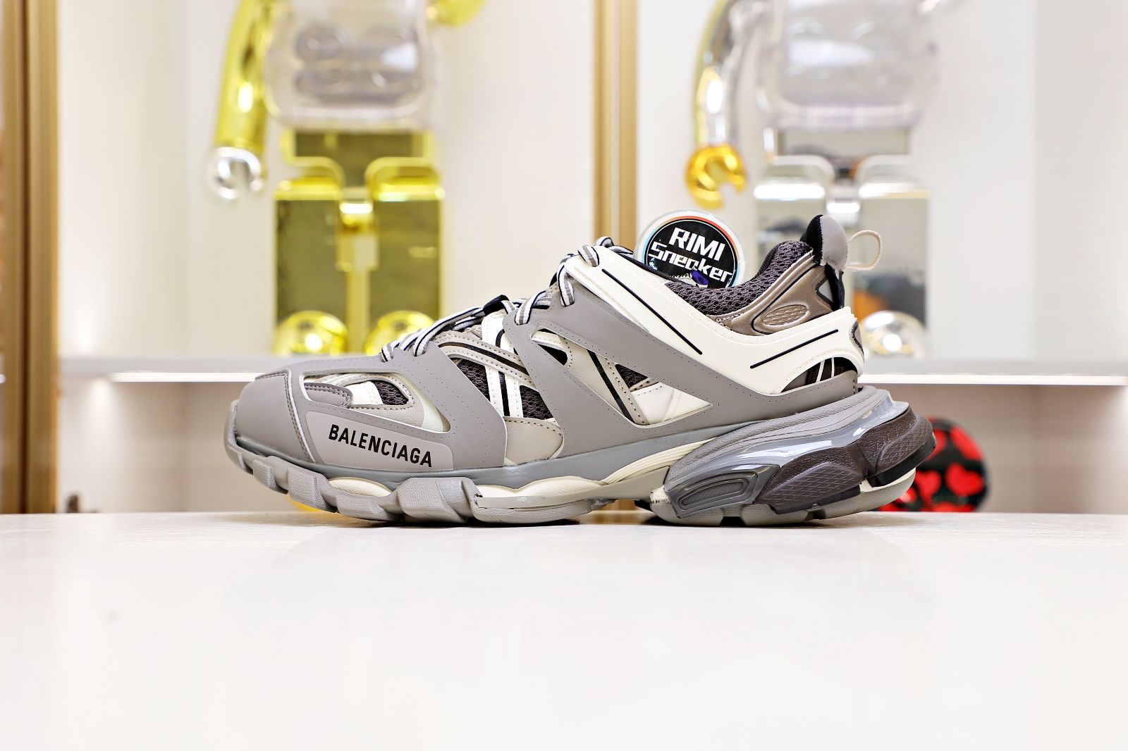 Ba*len*cia*ga all sizes still in stock! please contact customer service on imessage/whatsapp to purchase! track trainer