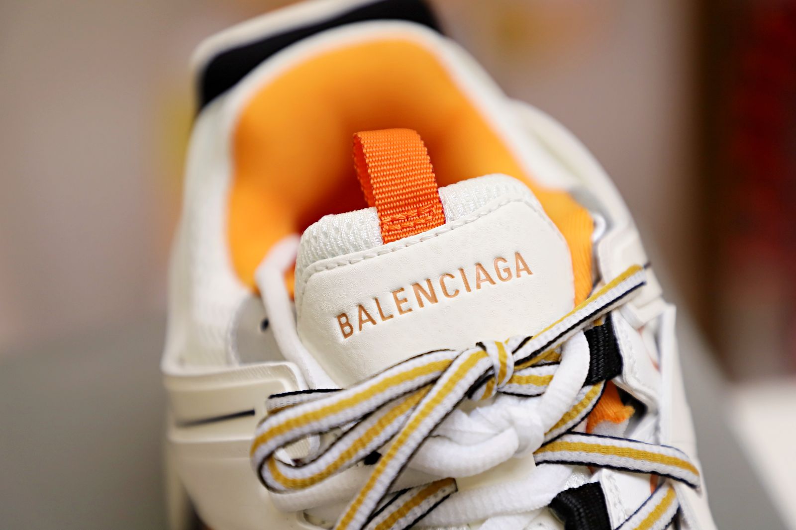 Ba*len*cia*ga all sizes still in stock! please contact customer service on imessage/whatsapp to purchase! track trainer white orange