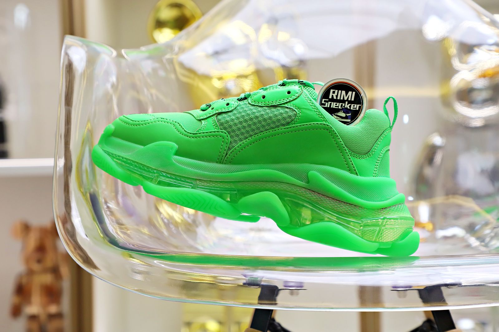 Ba*len*cia*ga all sizes still in stock! please contact customer service on imessage/whatsapp to purchase! triple s green