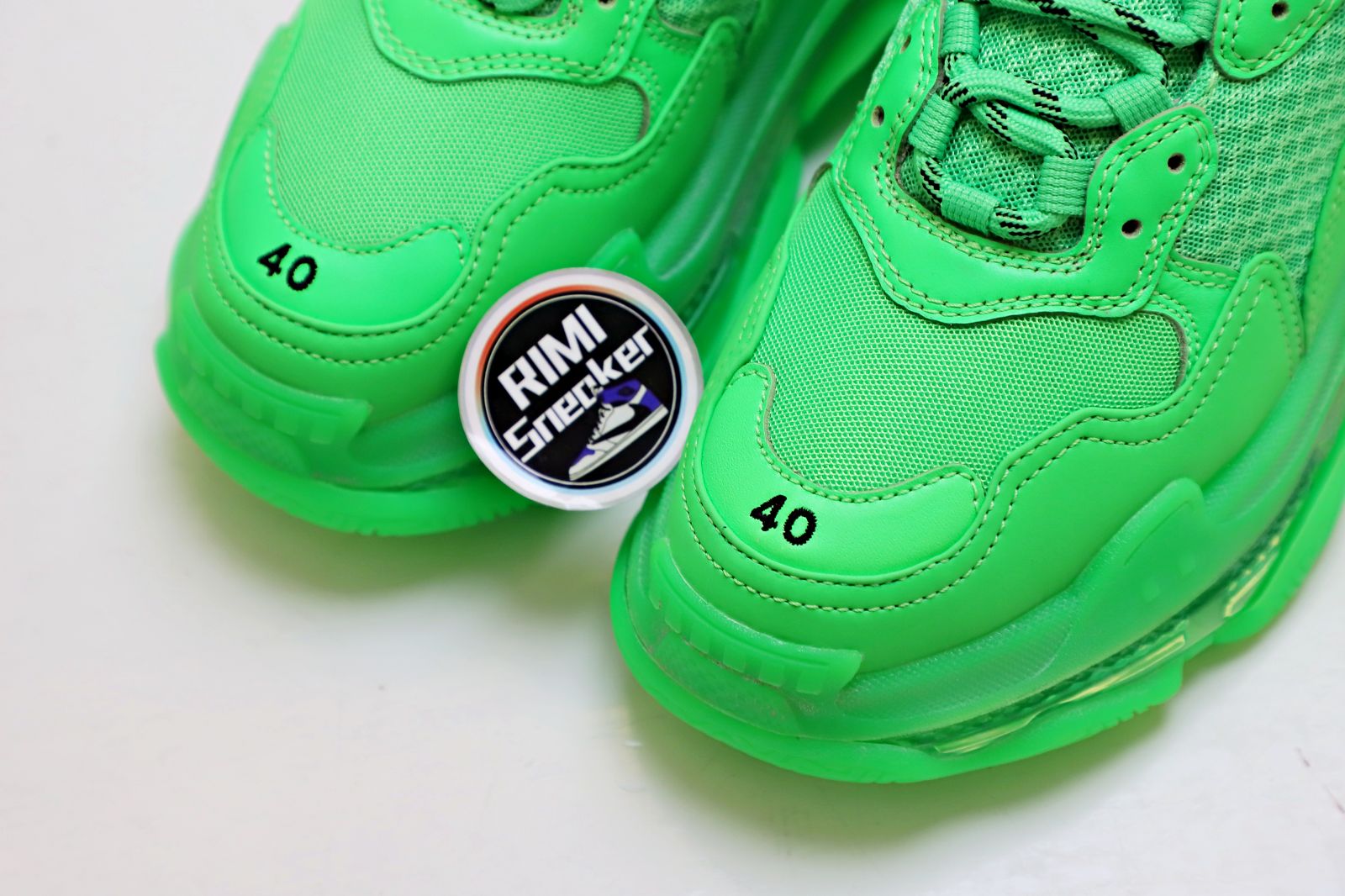 Ba*len*cia*ga all sizes still in stock! please contact customer service on imessage/whatsapp to purchase! triple s green
