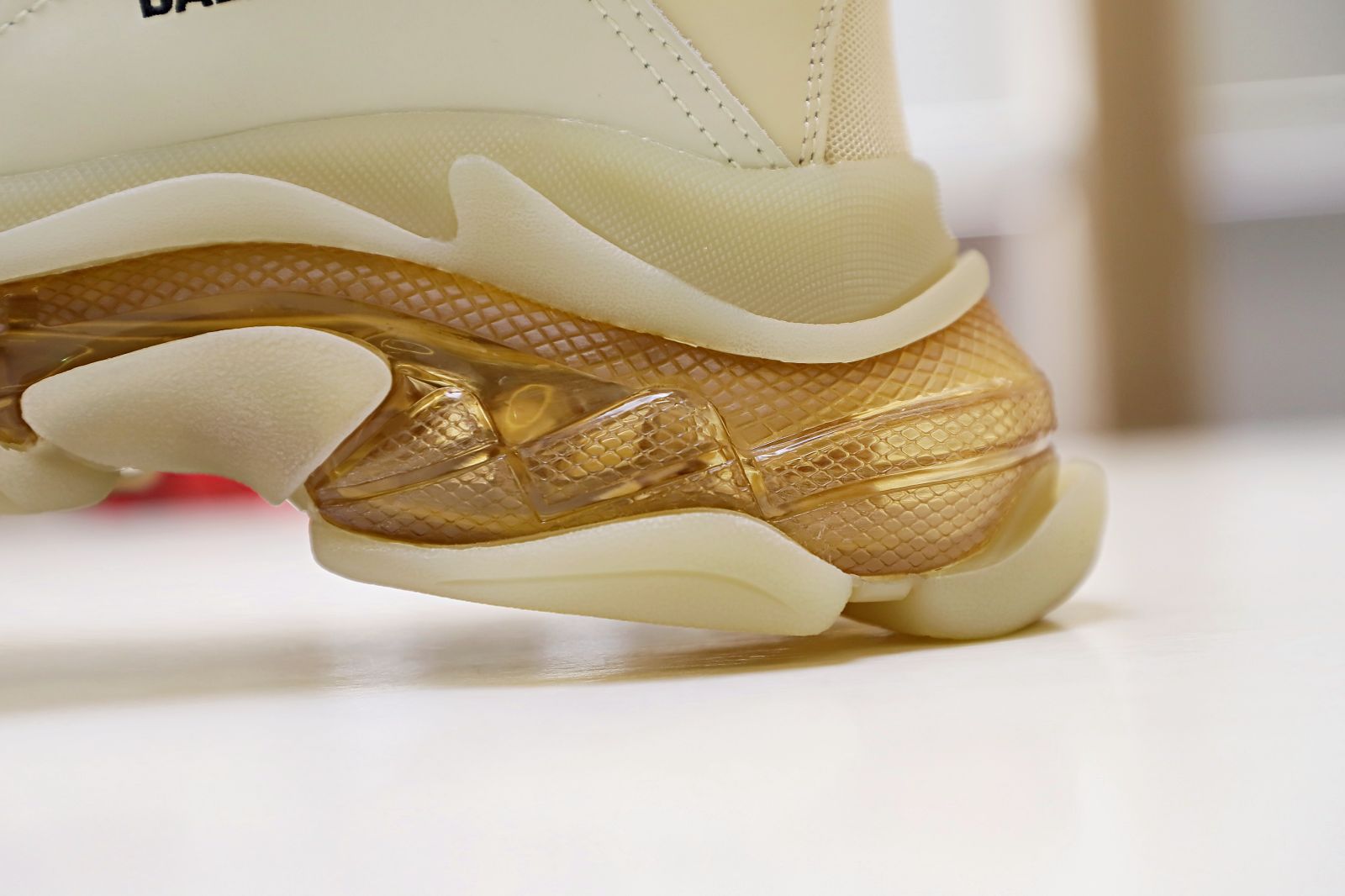 Ba*len*cia*ga all sizes still in stock! please contact customer service on imessage/whatsapp to purchase! triple s clear sole