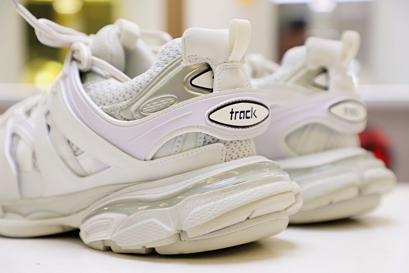 Ba*len*cia*ga all sizes still in stock! please contact customer service on imessage/whatsapp to purchase! track trainer white