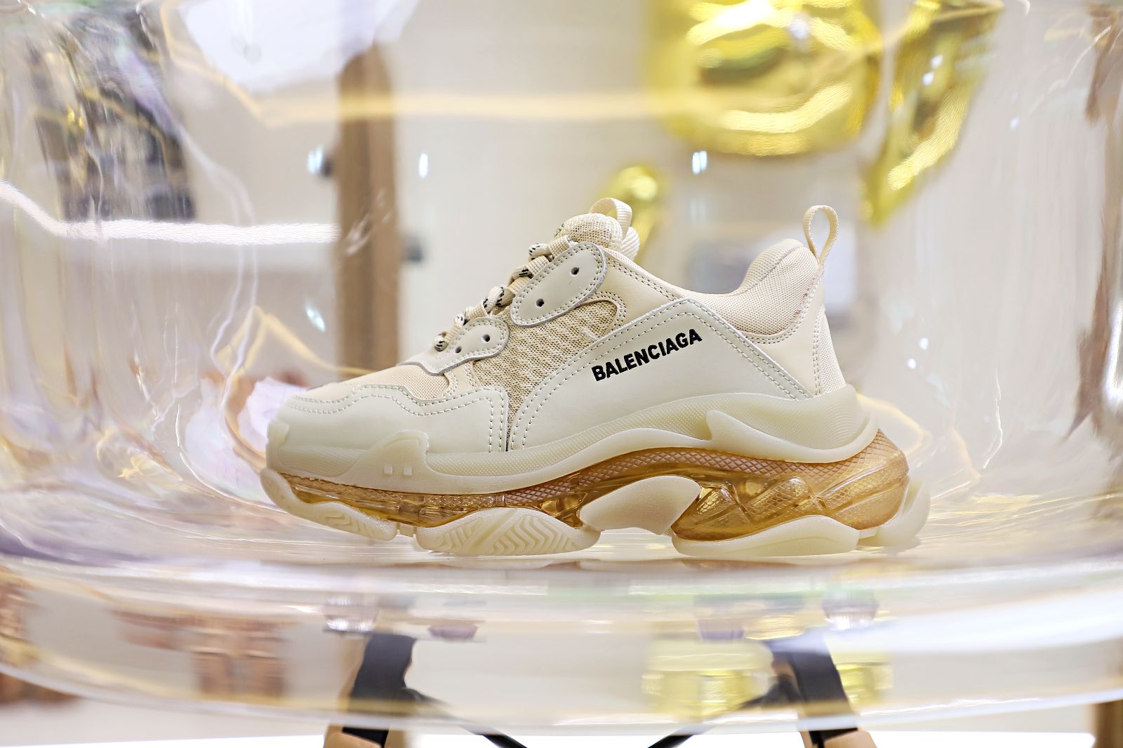 Ba*len*cia*ga all sizes still in stock! please contact customer service on imessage/whatsapp to purchase! triple s clear sole