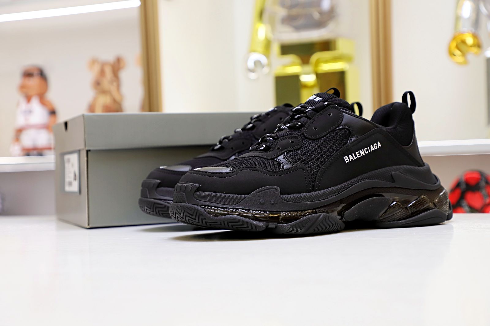 Ba*len*cia*ga all sizes still in stock! please contact customer service on imessage/whatsapp to purchase! triple s black