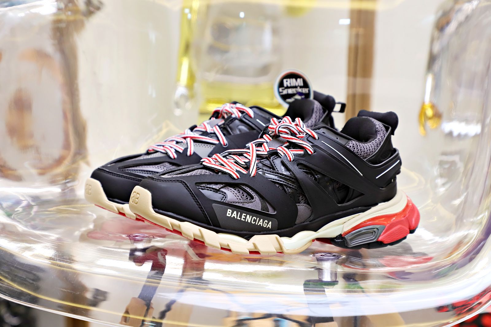 Ba*len*cia*ga all sizes still in stock! please contact customer service on imessage/whatsapp to purchase! track trainer heihong