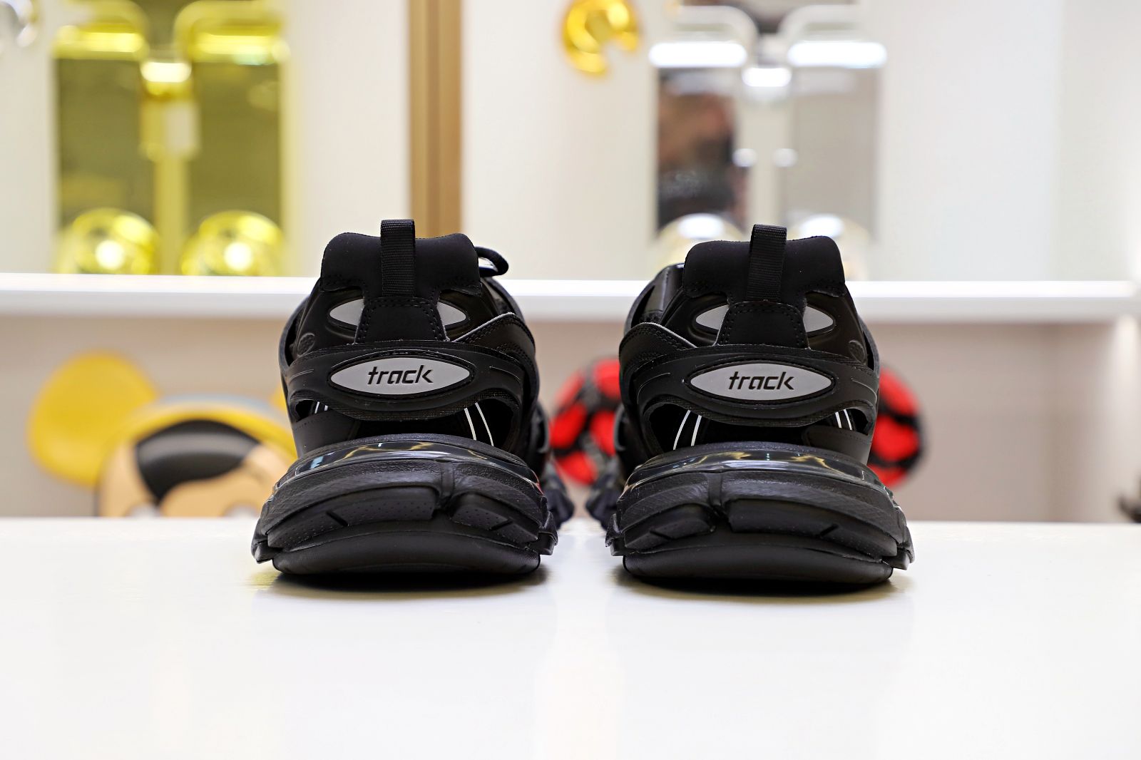 Ba*len*cia*ga all sizes still in stock! please contact customer service on imessage/whatsapp to purchase! track trainer black
