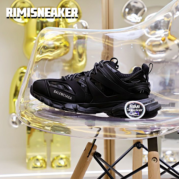 Ba*len*cia*ga all sizes still in stock! please contact customer service on imessage/whatsapp to purchase! track trainer black
