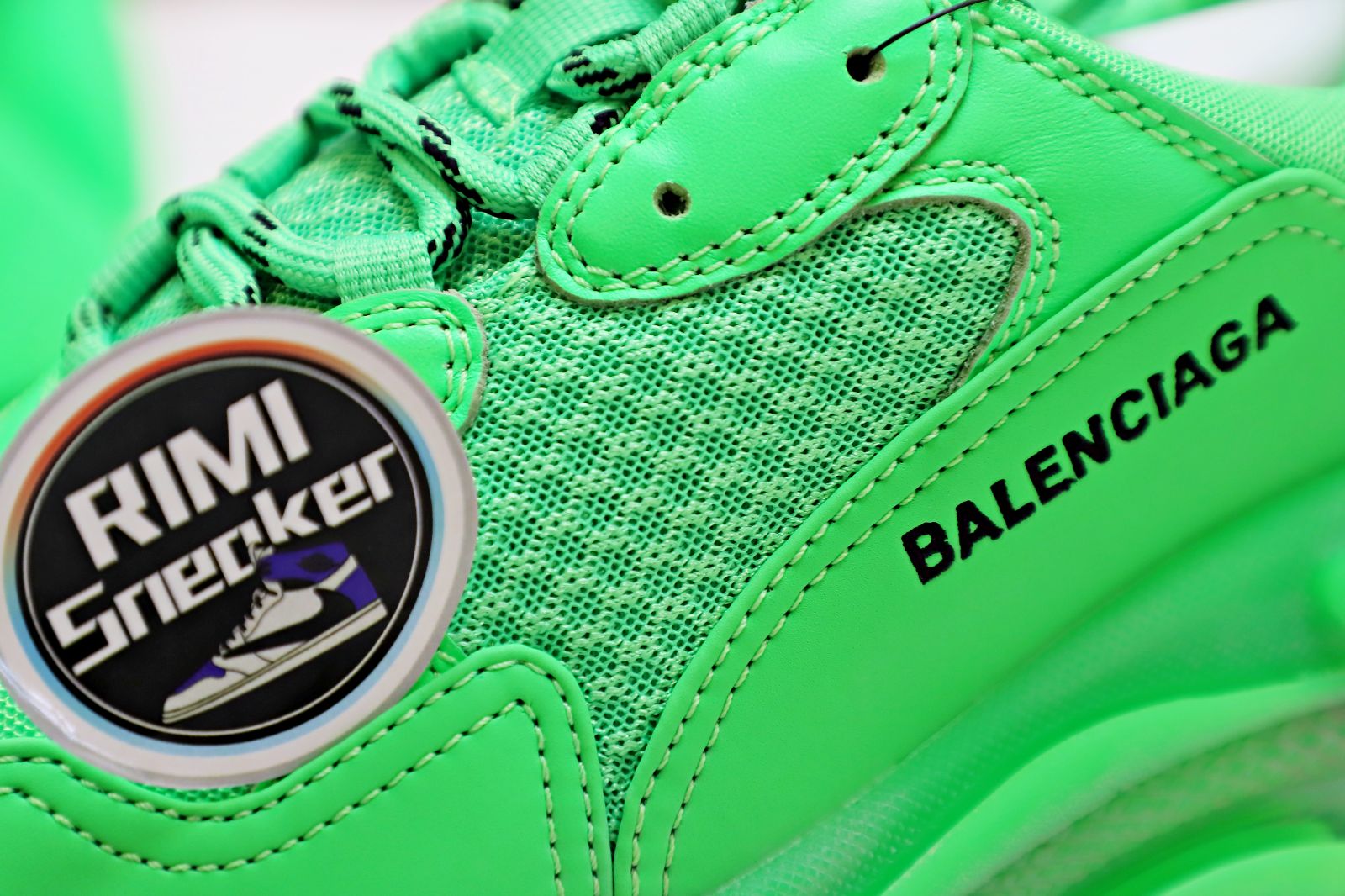 Ba*len*cia*ga all sizes still in stock! please contact customer service on imessage/whatsapp to purchase! triple s green