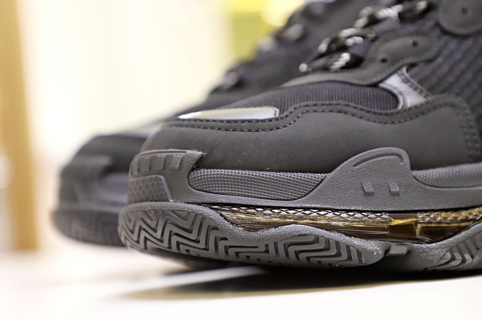 Ba*len*cia*ga all sizes still in stock! please contact customer service on imessage/whatsapp to purchase! triple s black