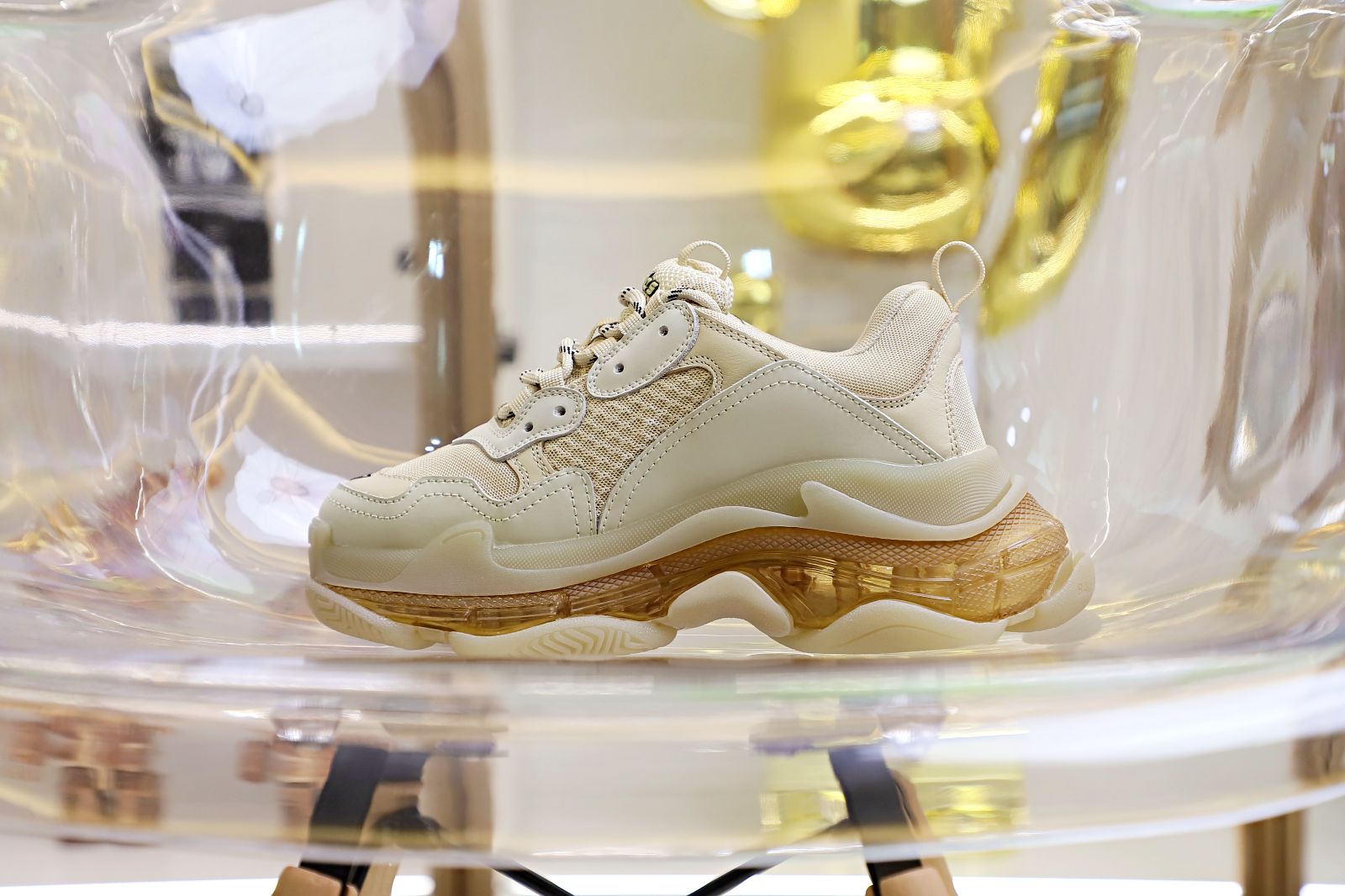 Ba*len*cia*ga all sizes still in stock! please contact customer service on imessage/whatsapp to purchase! triple s clear sole