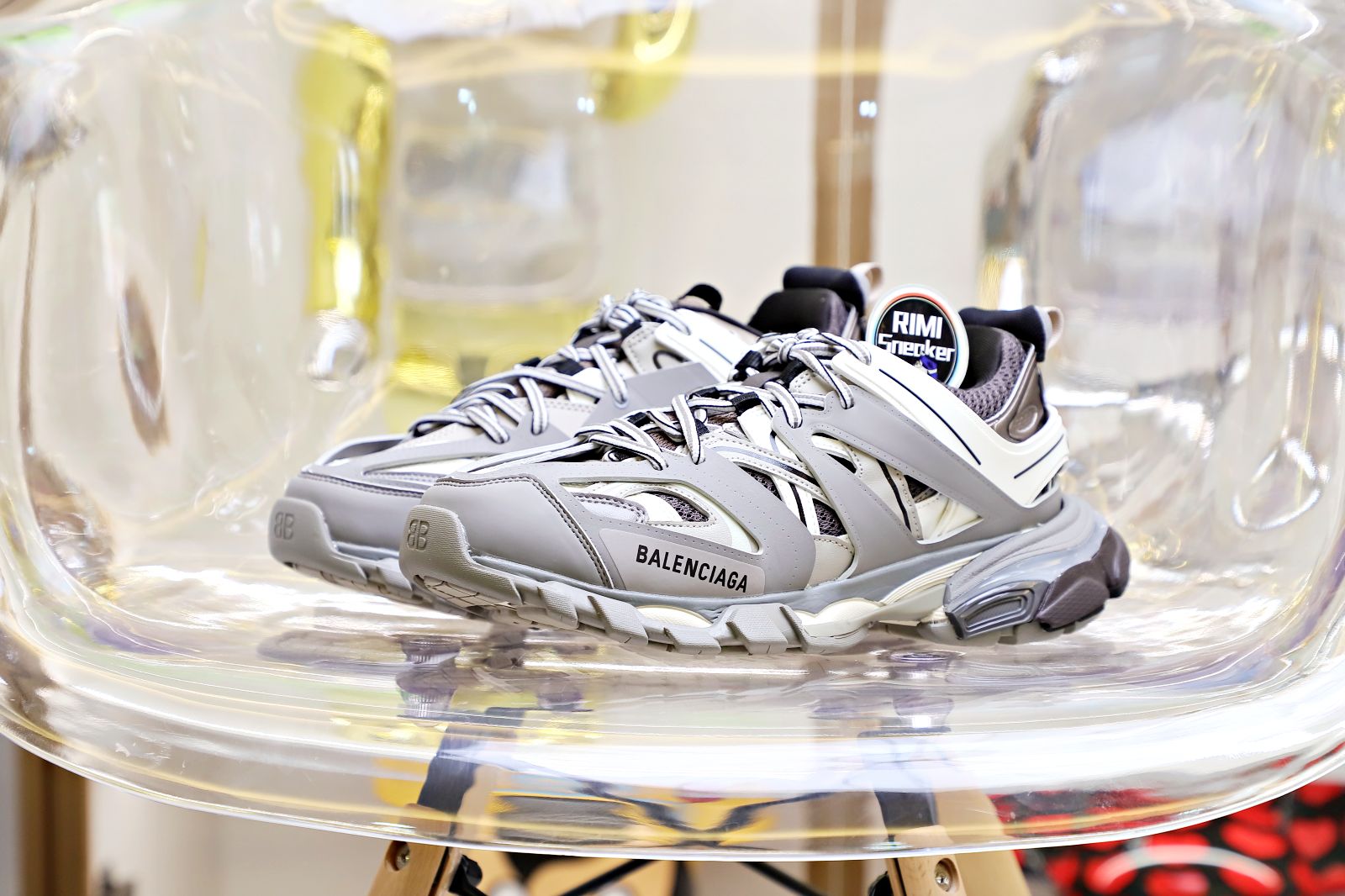 Ba*len*cia*ga all sizes still in stock! please contact customer service on imessage/whatsapp to purchase! track trainer