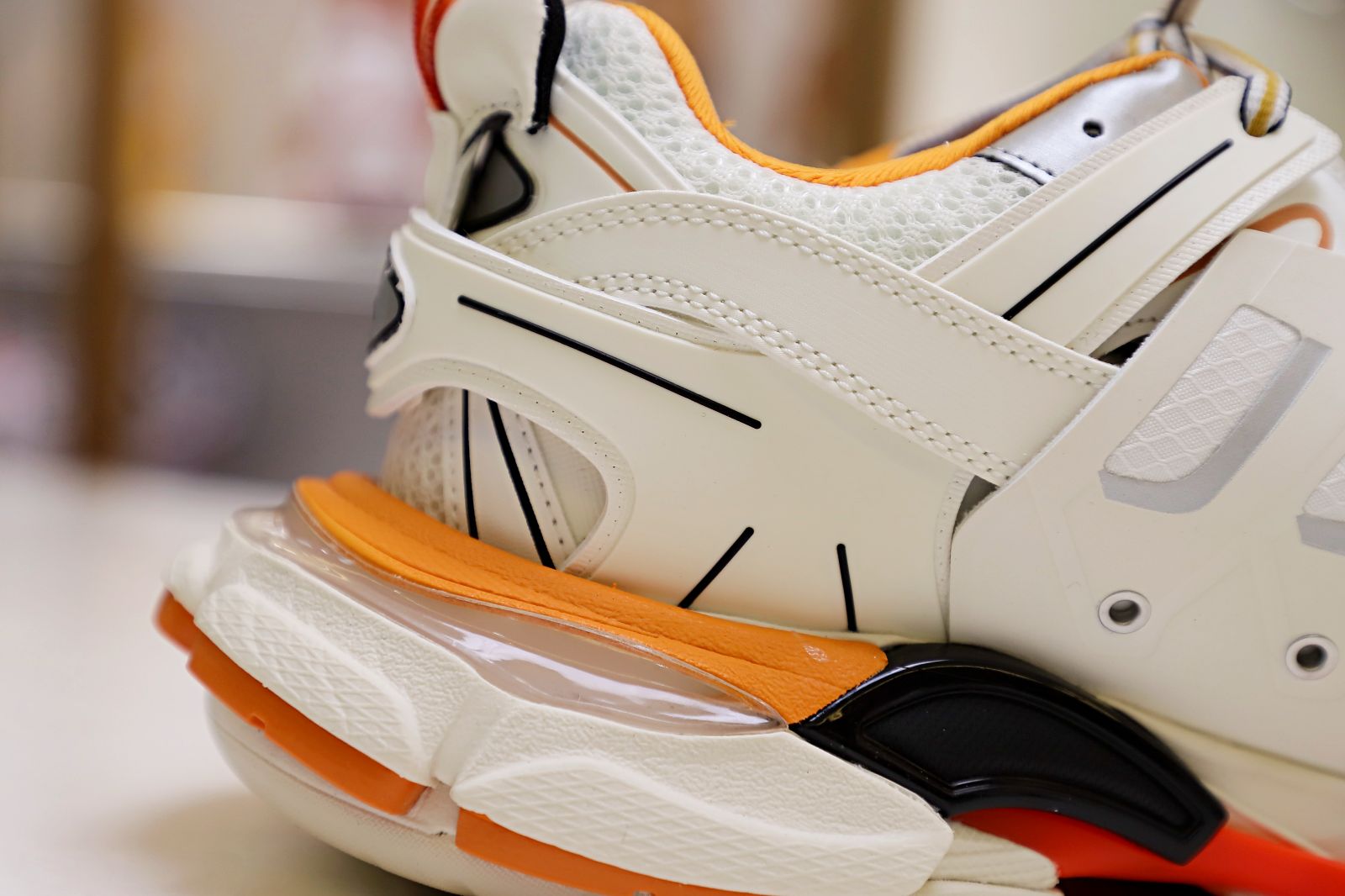 Ba*len*cia*ga all sizes still in stock! please contact customer service on imessage/whatsapp to purchase! track trainer white orange
