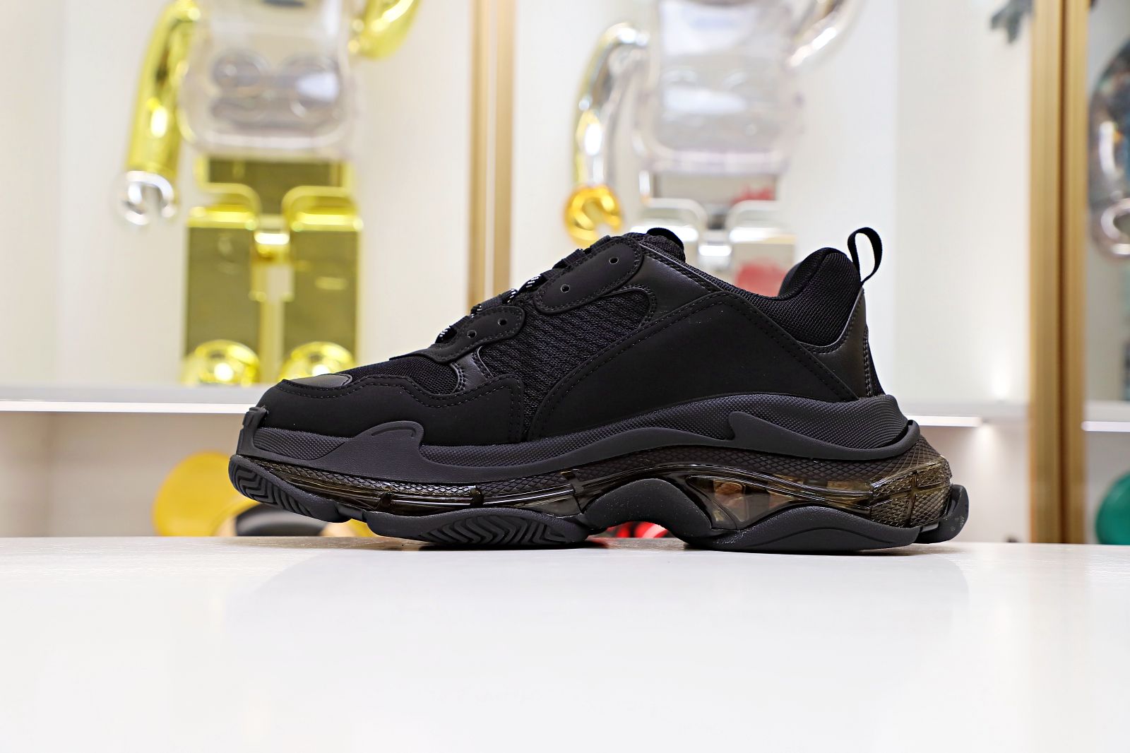 Ba*len*cia*ga all sizes still in stock! please contact customer service on imessage/whatsapp to purchase! triple s black