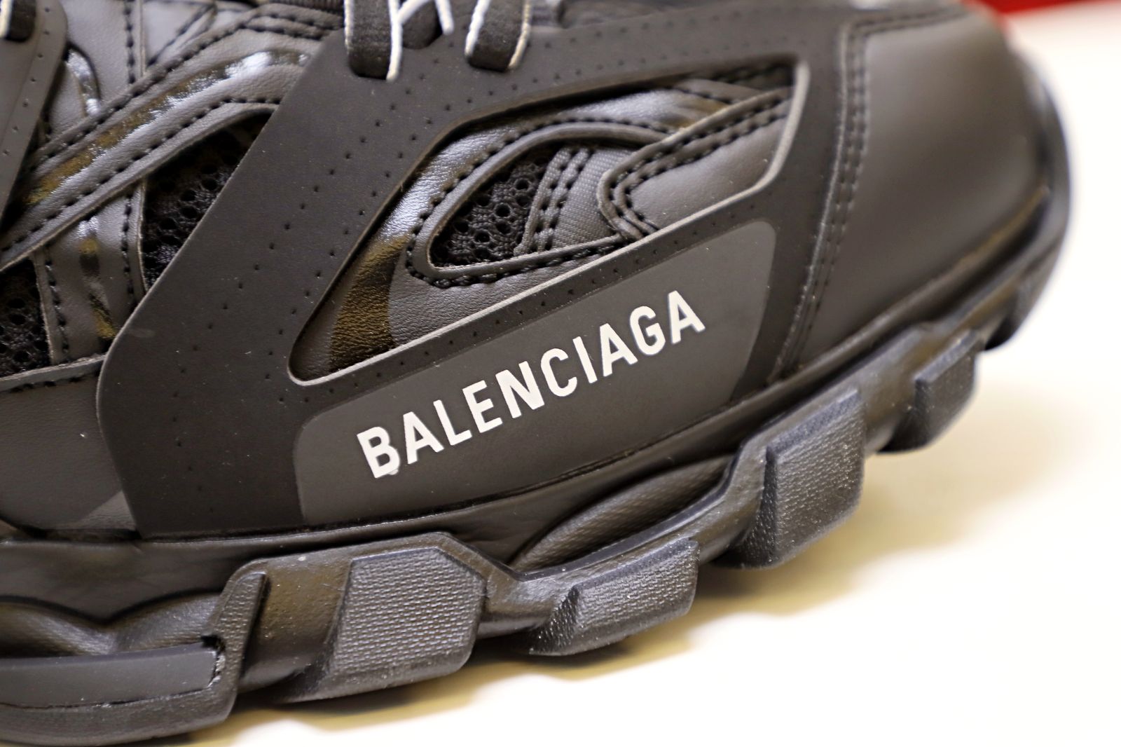 Ba*len*cia*ga all sizes still in stock! please contact customer service on imessage/whatsapp to purchase! track trainer black