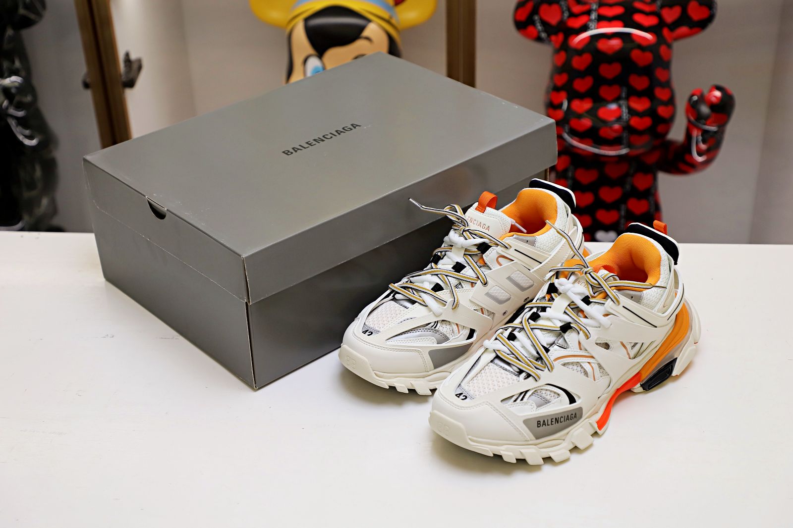 Ba*len*cia*ga all sizes still in stock! please contact customer service on imessage/whatsapp to purchase! track trainer white orange