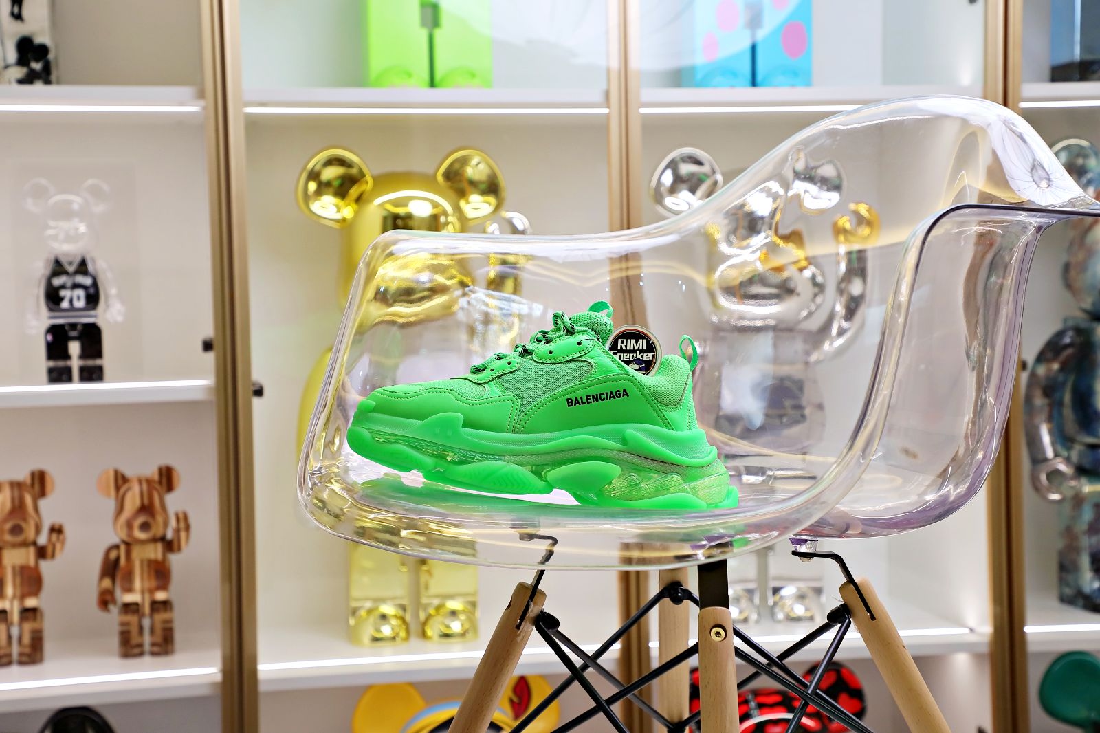 Ba*len*cia*ga all sizes still in stock! please contact customer service on imessage/whatsapp to purchase! triple s green