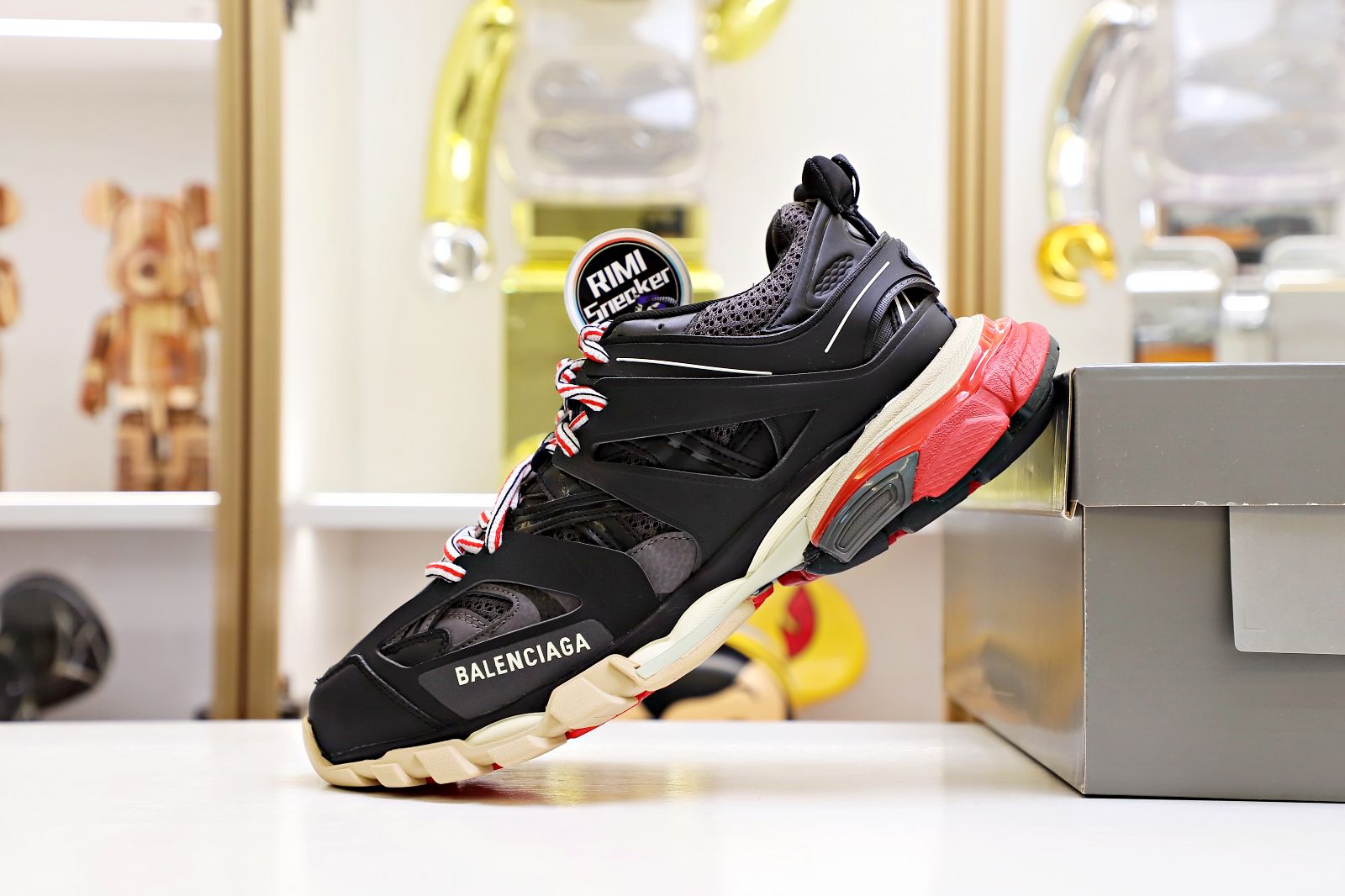 Ba*len*cia*ga all sizes still in stock! please contact customer service on imessage/whatsapp to purchase! track trainer heihong