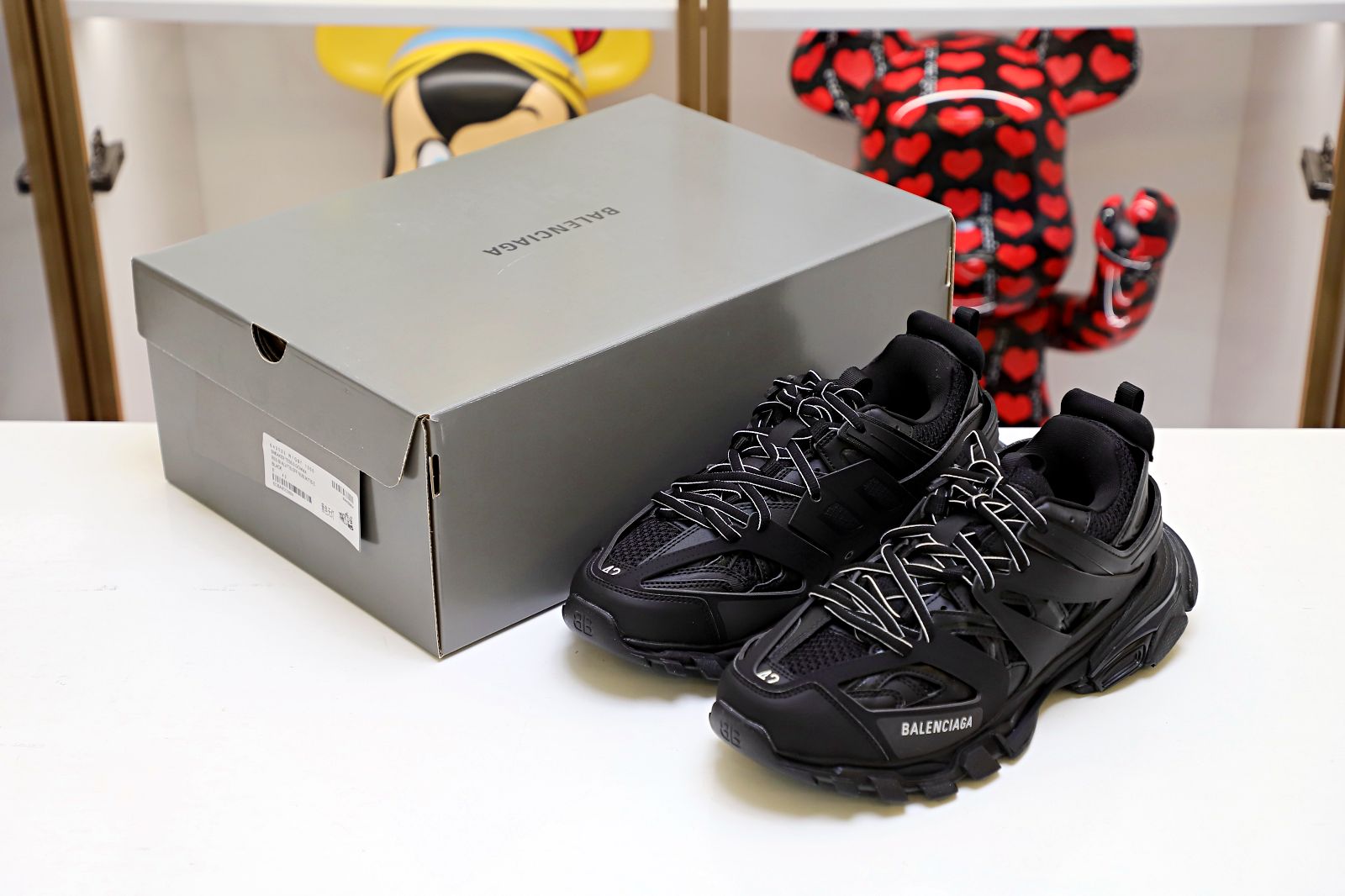 Ba*len*cia*ga all sizes still in stock! please contact customer service on imessage/whatsapp to purchase! track trainer black