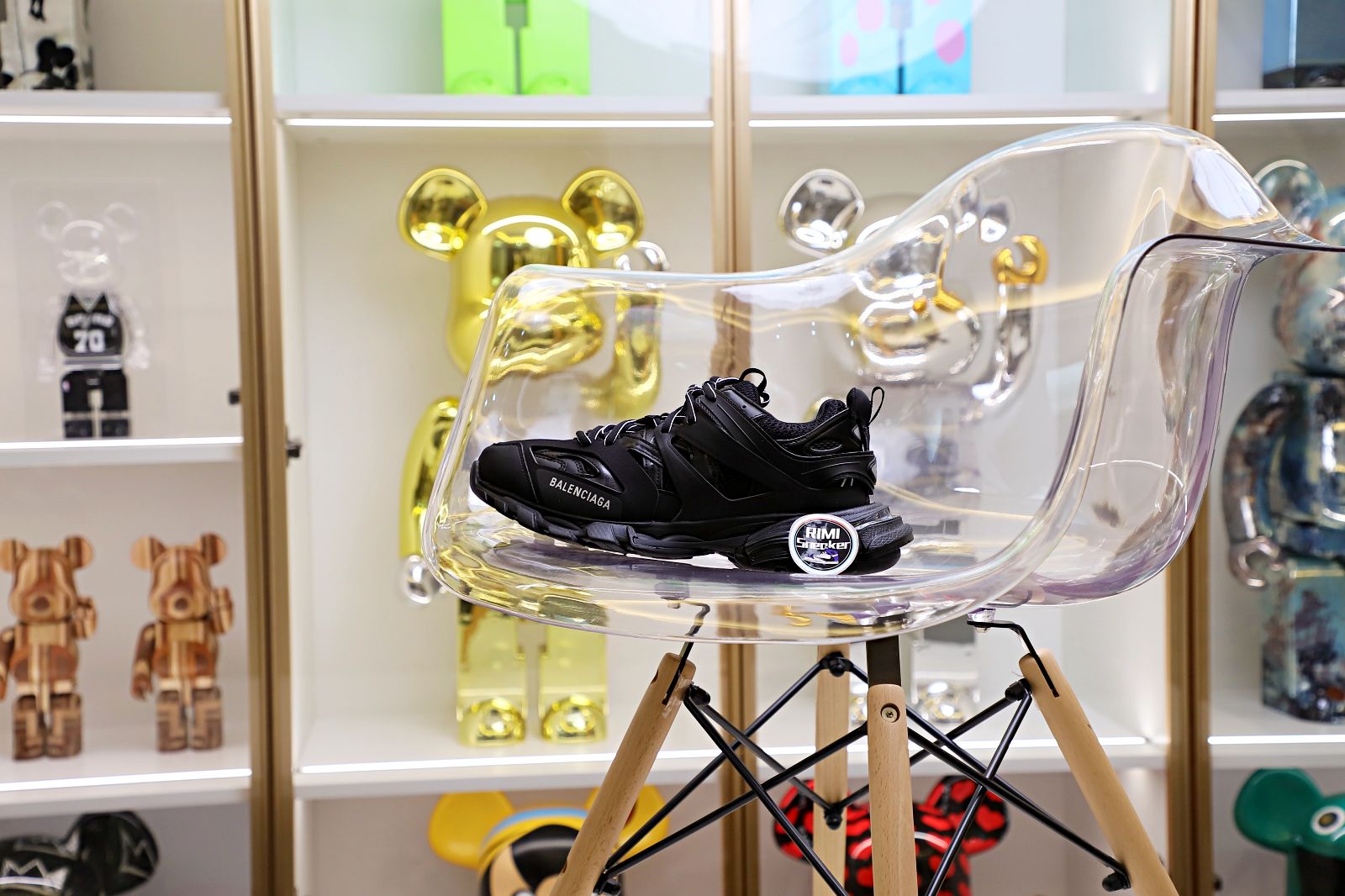 Ba*len*cia*ga all sizes still in stock! please contact customer service on imessage/whatsapp to purchase! track trainer black