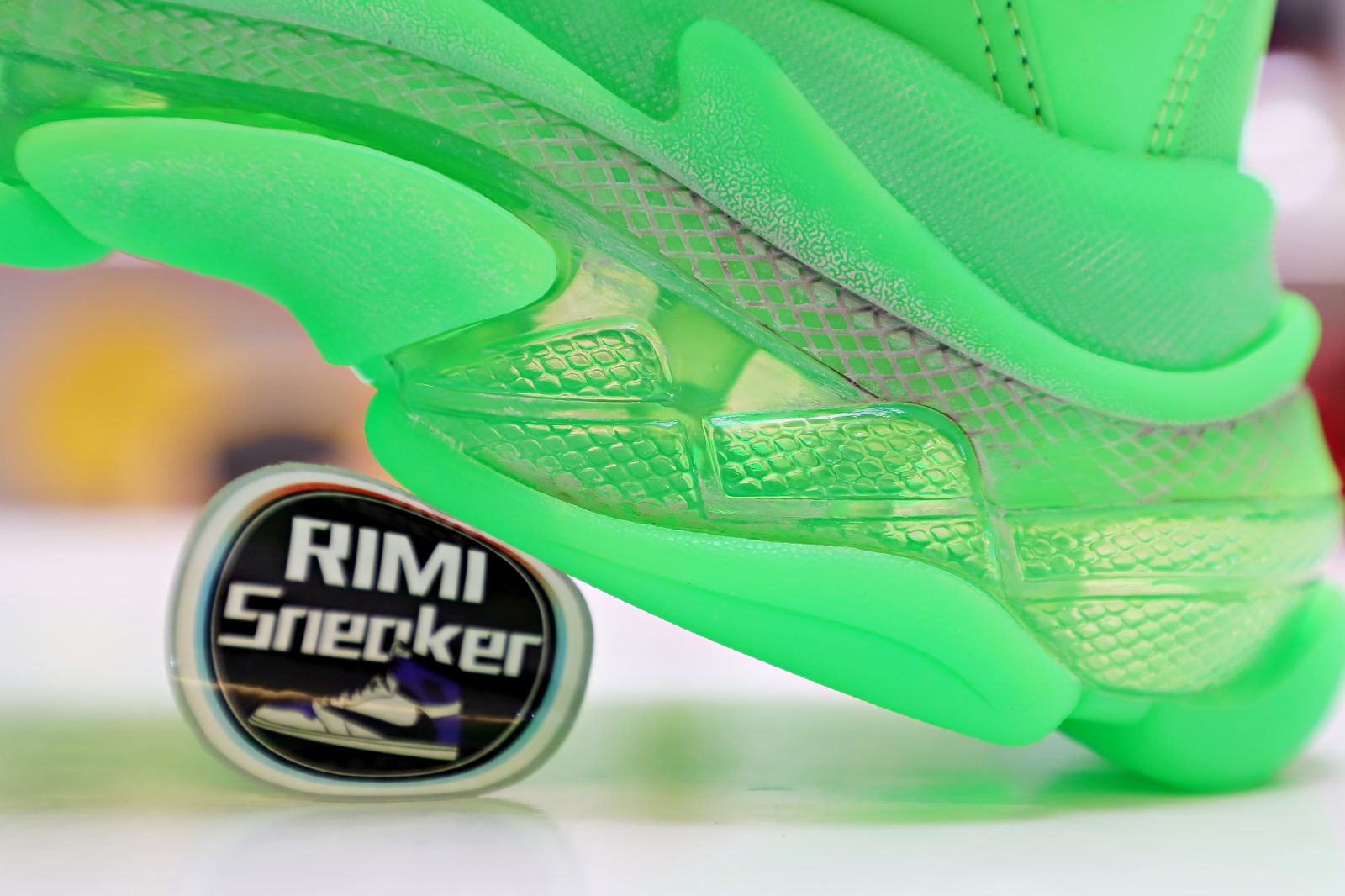 Ba*len*cia*ga all sizes still in stock! please contact customer service on imessage/whatsapp to purchase! triple s green
