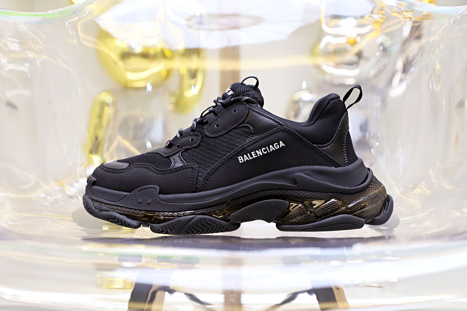 Ba*len*cia*ga all sizes still in stock! please contact customer service on imessage/whatsapp to purchase! triple s black