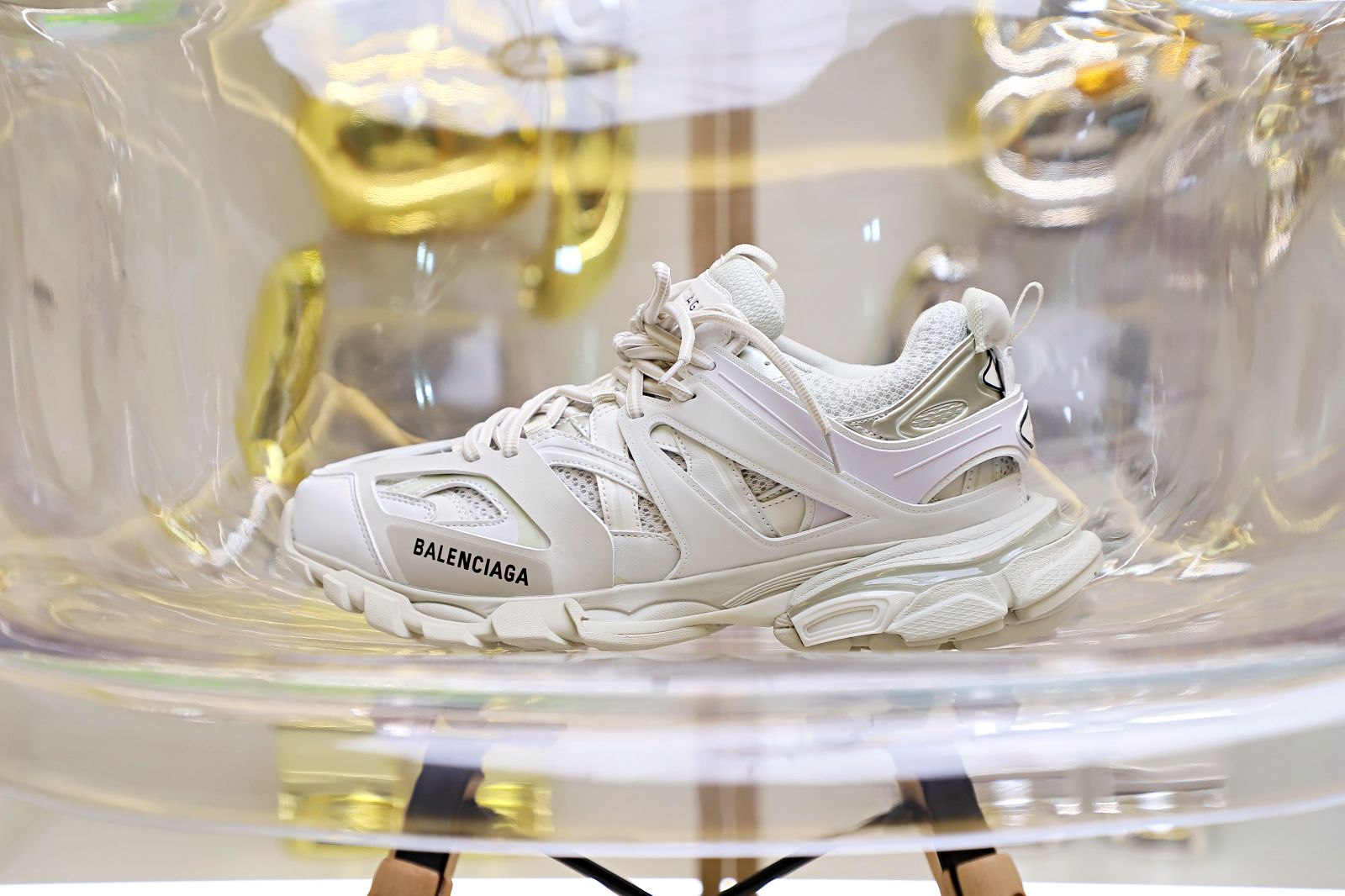 Ba*len*cia*ga all sizes still in stock! please contact customer service on imessage/whatsapp to purchase! track trainer white