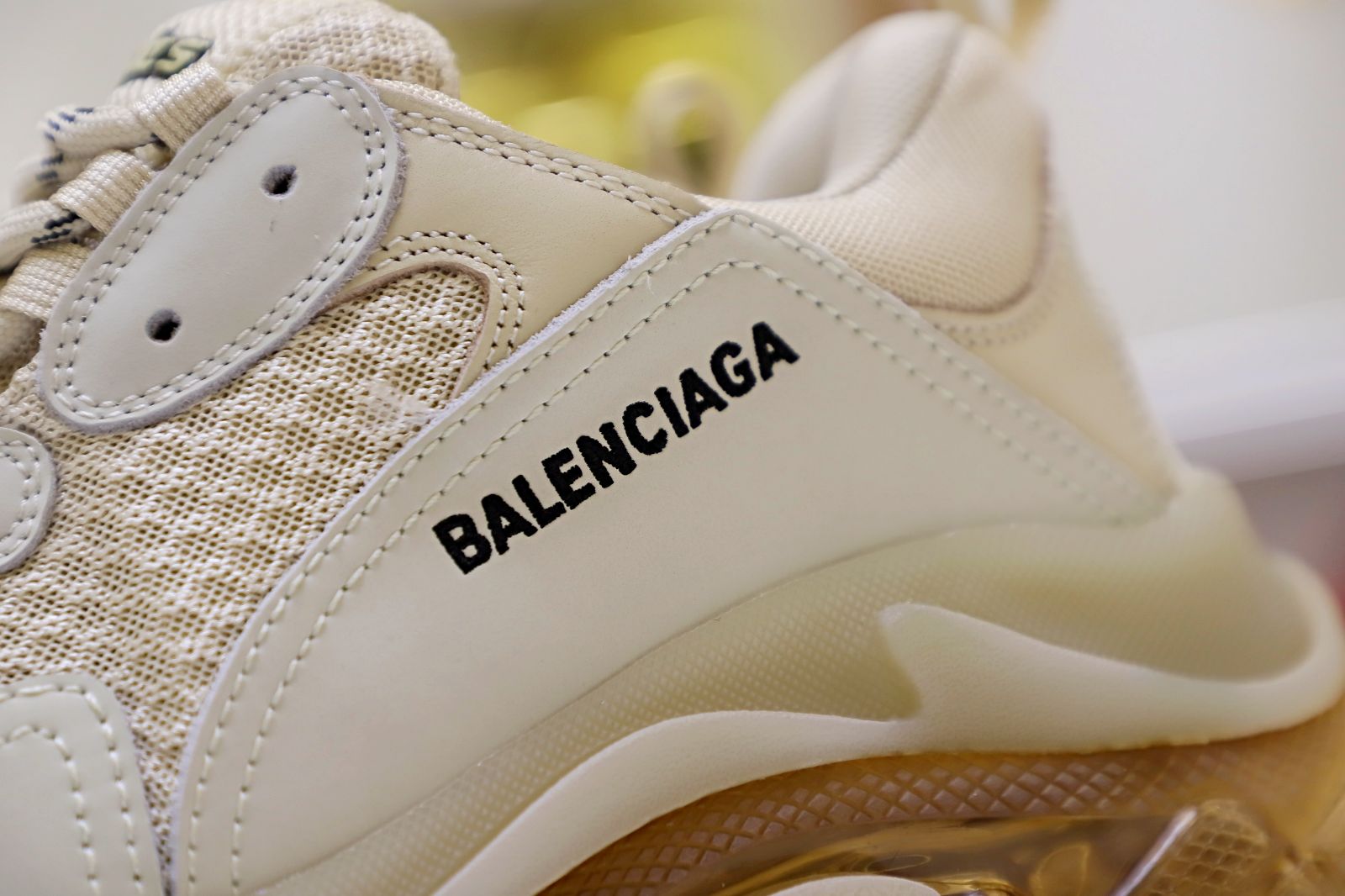 Ba*len*cia*ga all sizes still in stock! please contact customer service on imessage/whatsapp to purchase! triple s clear sole
