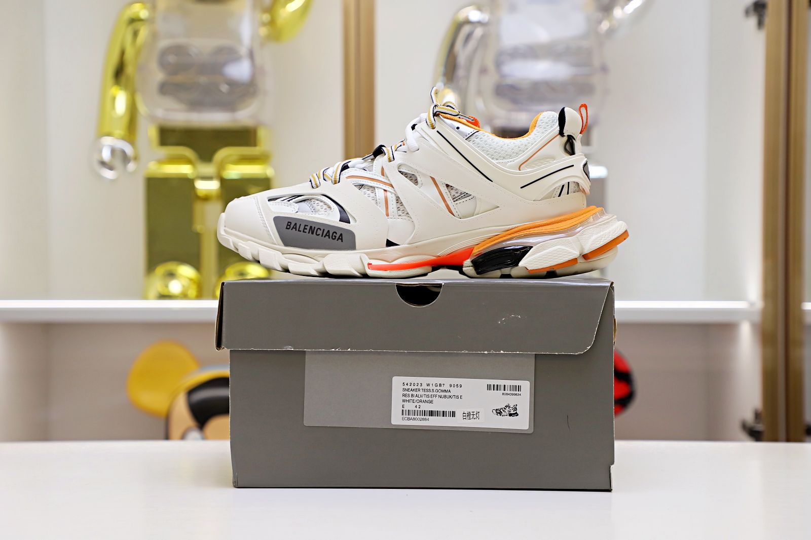 Ba*len*cia*ga all sizes still in stock! please contact customer service on imessage/whatsapp to purchase! track trainer white orange