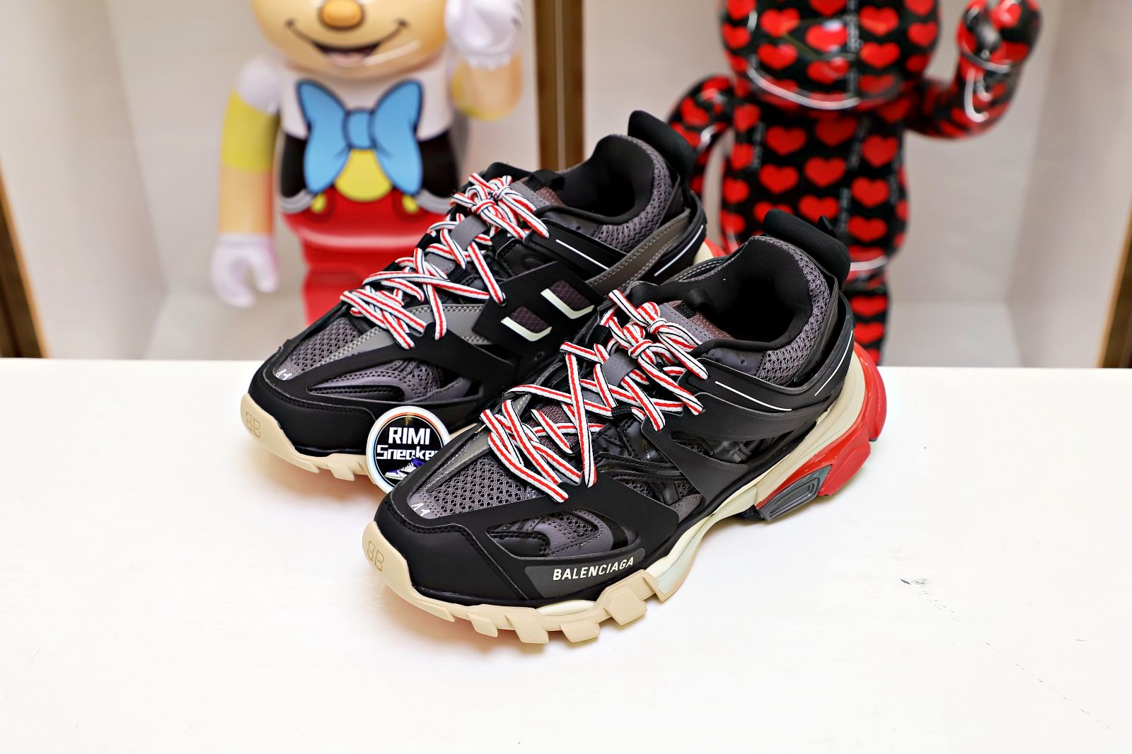Ba*len*cia*ga all sizes still in stock! please contact customer service on imessage/whatsapp to purchase! track trainer heihong