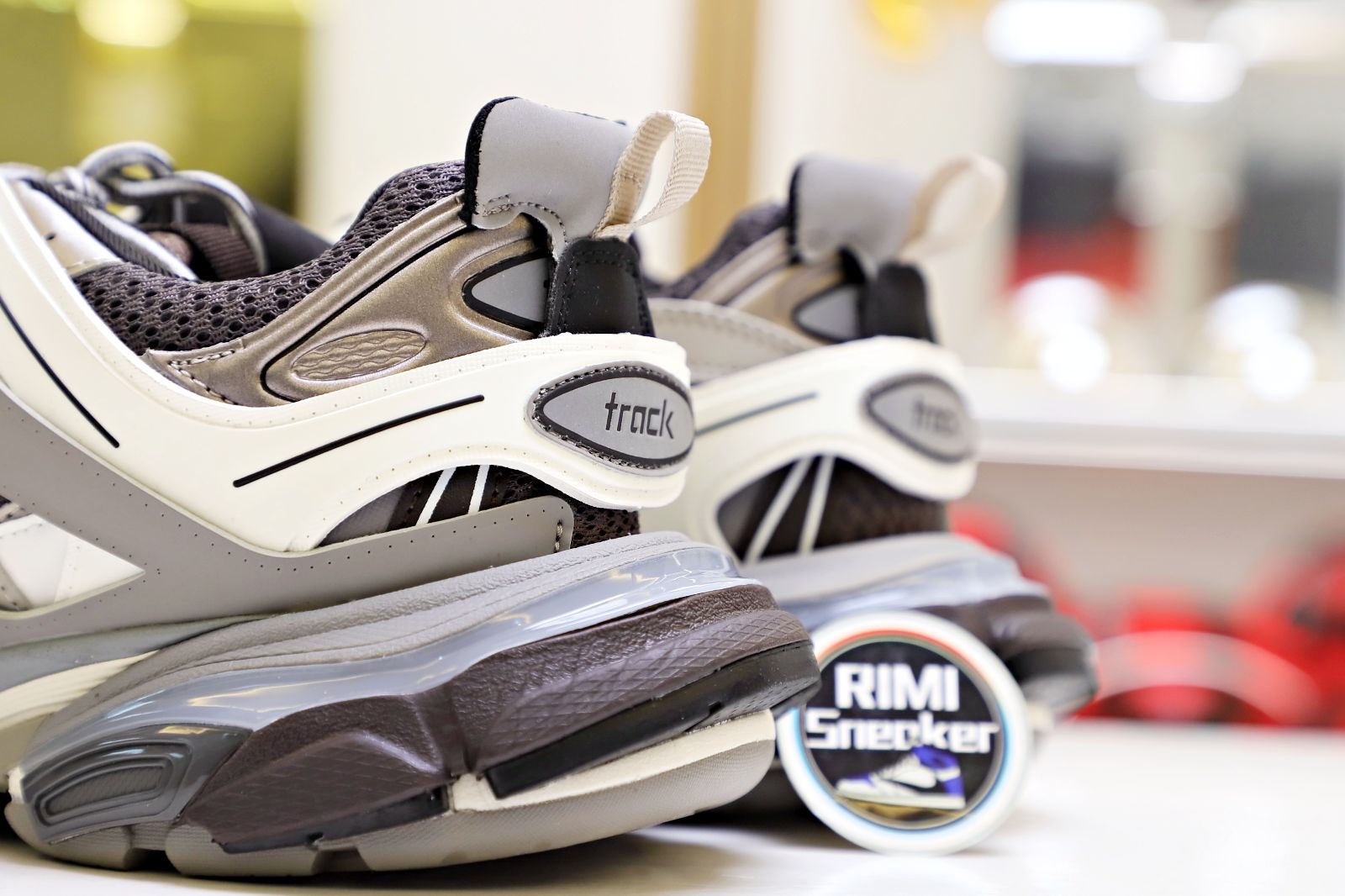 Ba*len*cia*ga all sizes still in stock! please contact customer service on imessage/whatsapp to purchase! track trainer