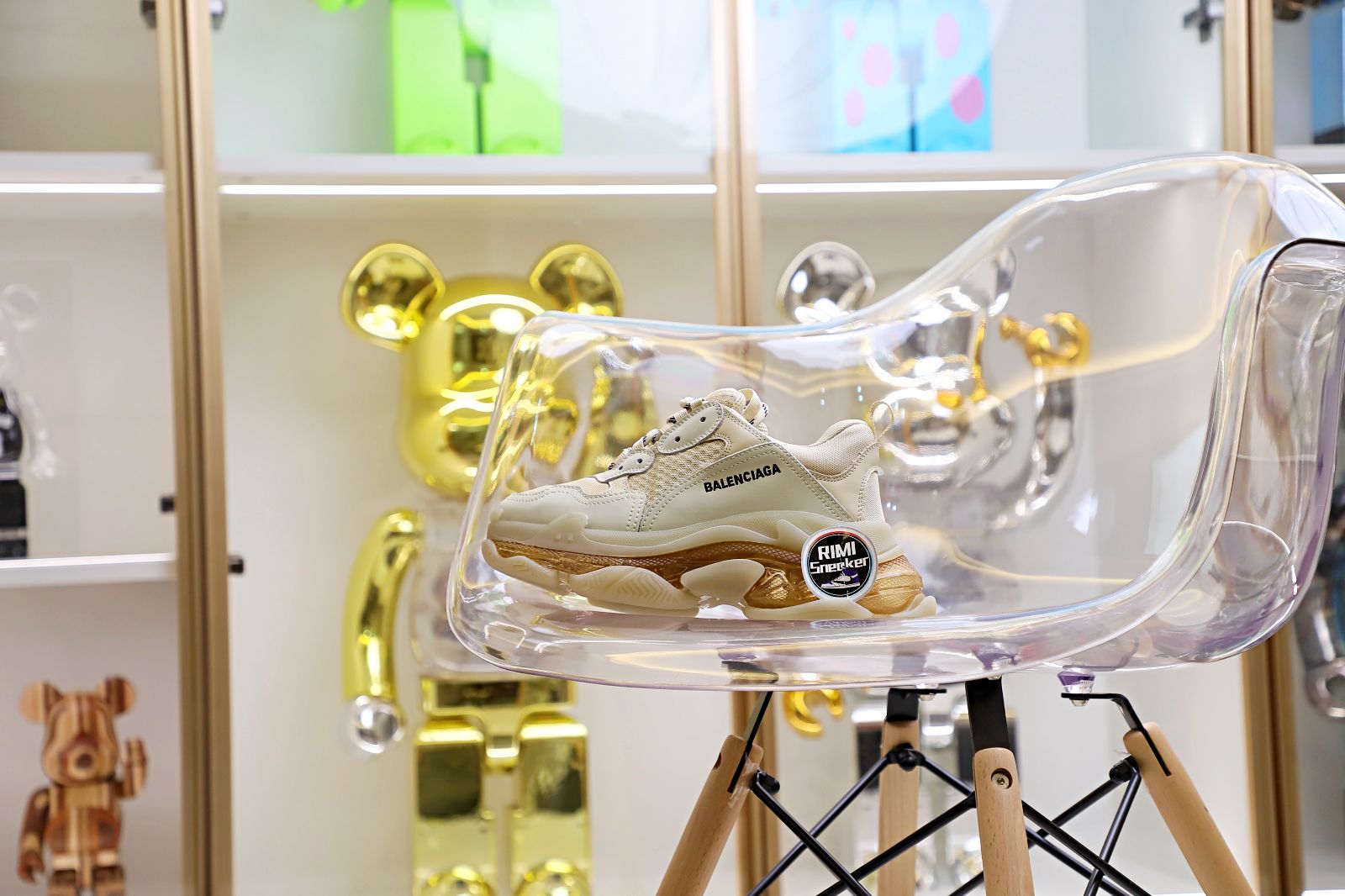 Ba*len*cia*ga all sizes still in stock! please contact customer service on imessage/whatsapp to purchase! triple s clear sole