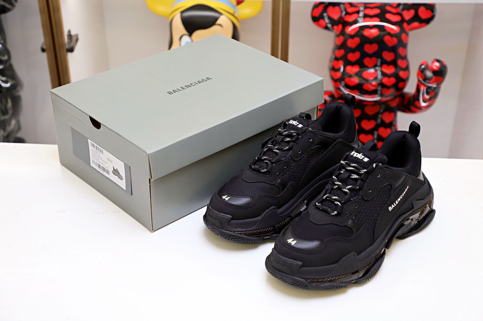 Ba*len*cia*ga all sizes still in stock! please contact customer service on imessage/whatsapp to purchase! triple s black