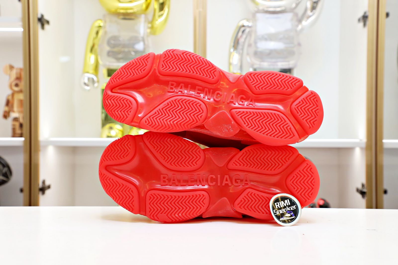 Ba*len*cia*ga all sizes still in stock! please contact customer service on imessage/whatsapp to purchase! triple s red