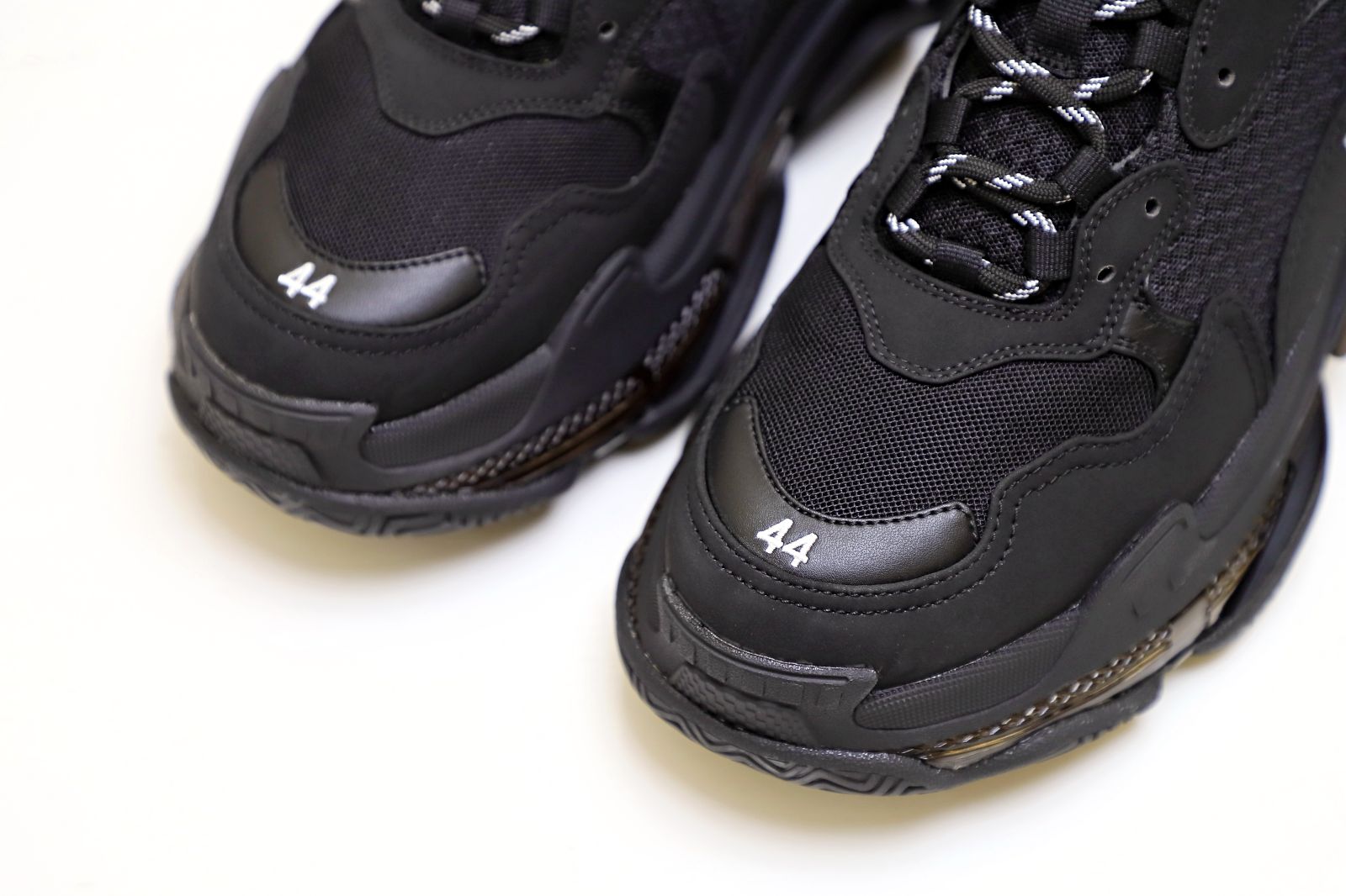 Ba*len*cia*ga all sizes still in stock! please contact customer service on imessage/whatsapp to purchase! triple s black