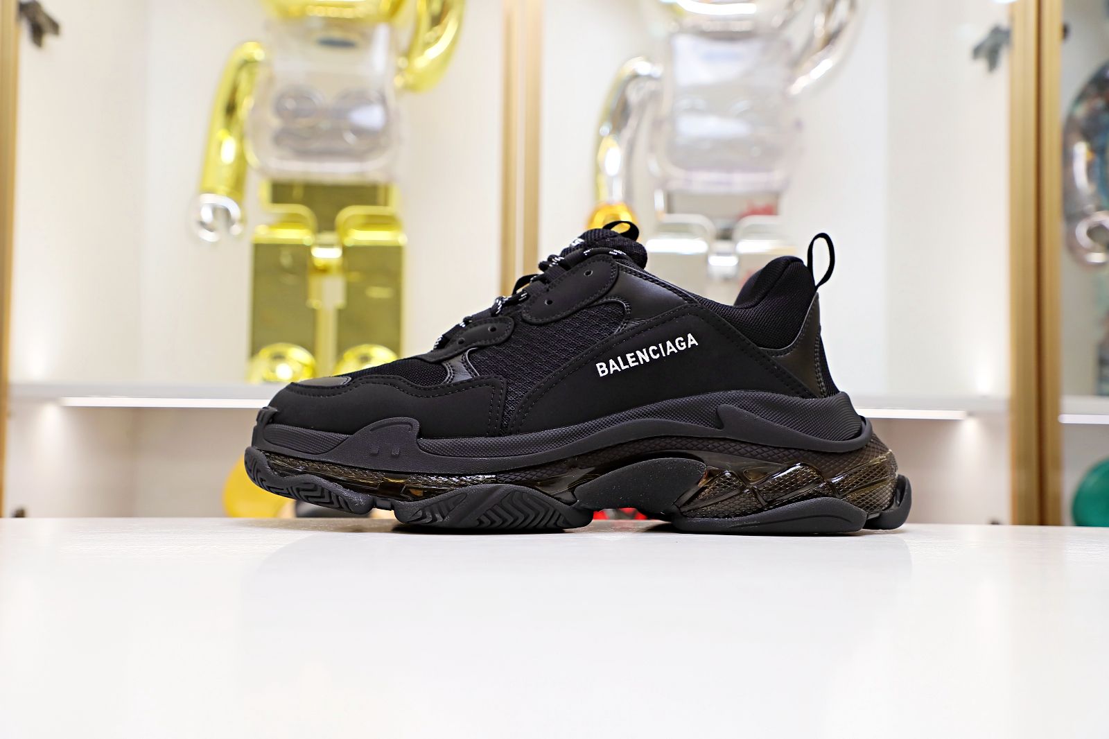 Ba*len*cia*ga all sizes still in stock! please contact customer service on imessage/whatsapp to purchase! triple s black