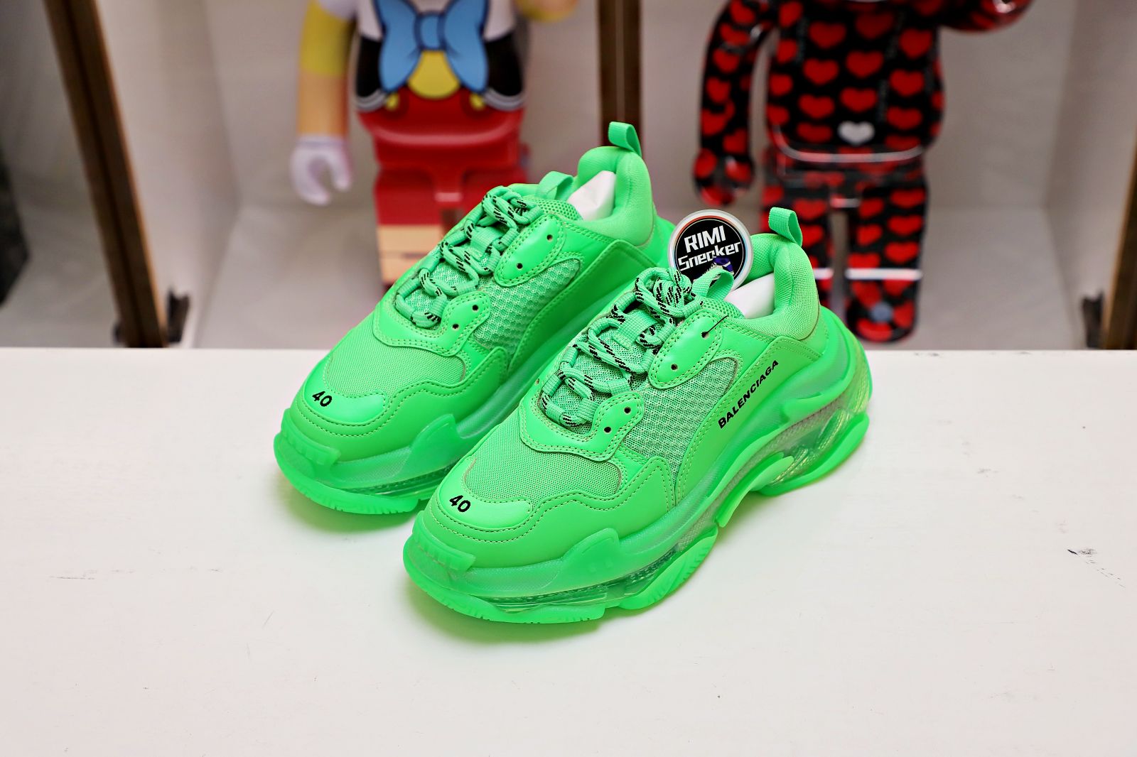 Ba*len*cia*ga all sizes still in stock! please contact customer service on imessage/whatsapp to purchase! triple s green