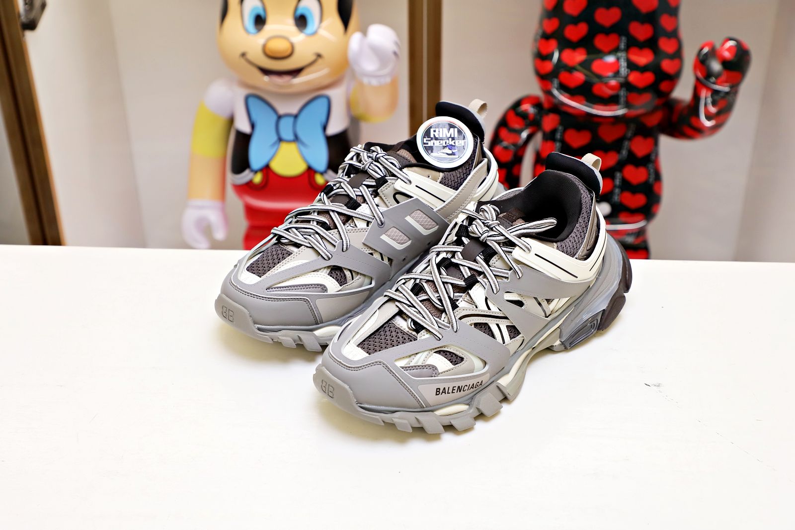 Ba*len*cia*ga all sizes still in stock! please contact customer service on imessage/whatsapp to purchase! track trainer