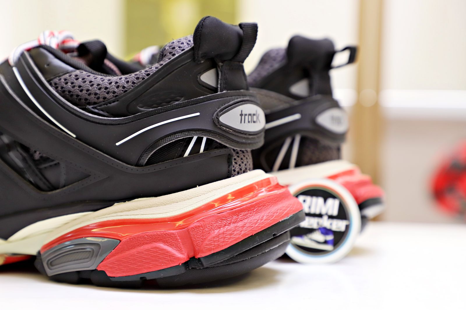 Ba*len*cia*ga all sizes still in stock! please contact customer service on imessage/whatsapp to purchase! track trainer heihong