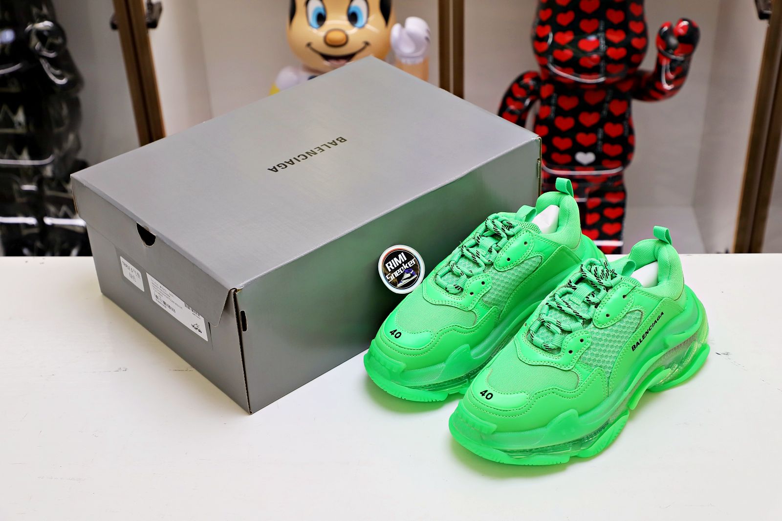 Ba*len*cia*ga all sizes still in stock! please contact customer service on imessage/whatsapp to purchase! triple s green