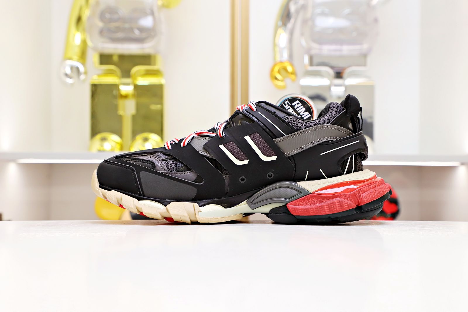 Ba*len*cia*ga all sizes still in stock! please contact customer service on imessage/whatsapp to purchase! track trainer heihong
