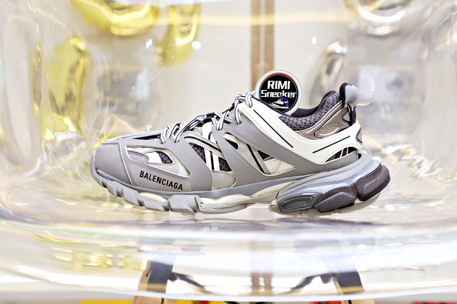 Ba*len*cia*ga all sizes still in stock! please contact customer service on imessage/whatsapp to purchase! track trainer