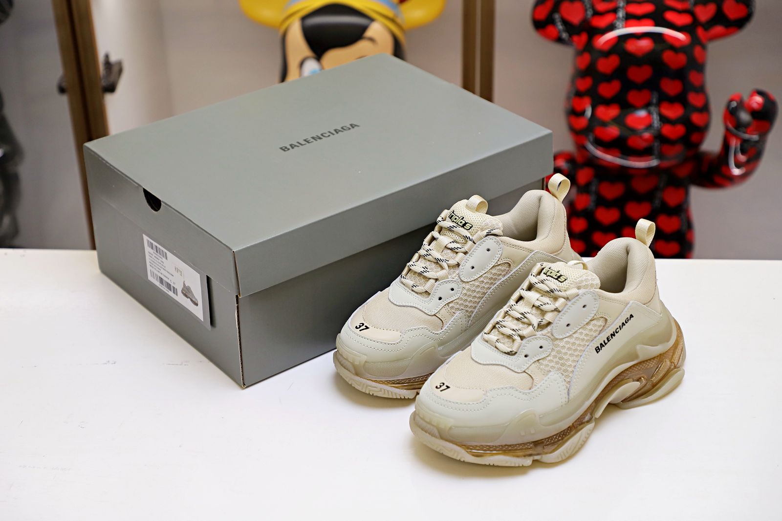 Ba*len*cia*ga all sizes still in stock! please contact customer service on imessage/whatsapp to purchase! triple s clear sole