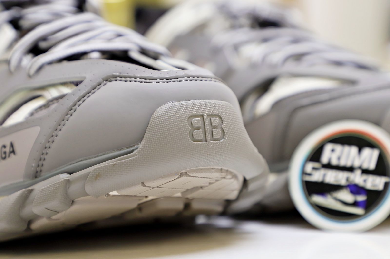 Ba*len*cia*ga all sizes still in stock! please contact customer service on imessage/whatsapp to purchase! track trainer