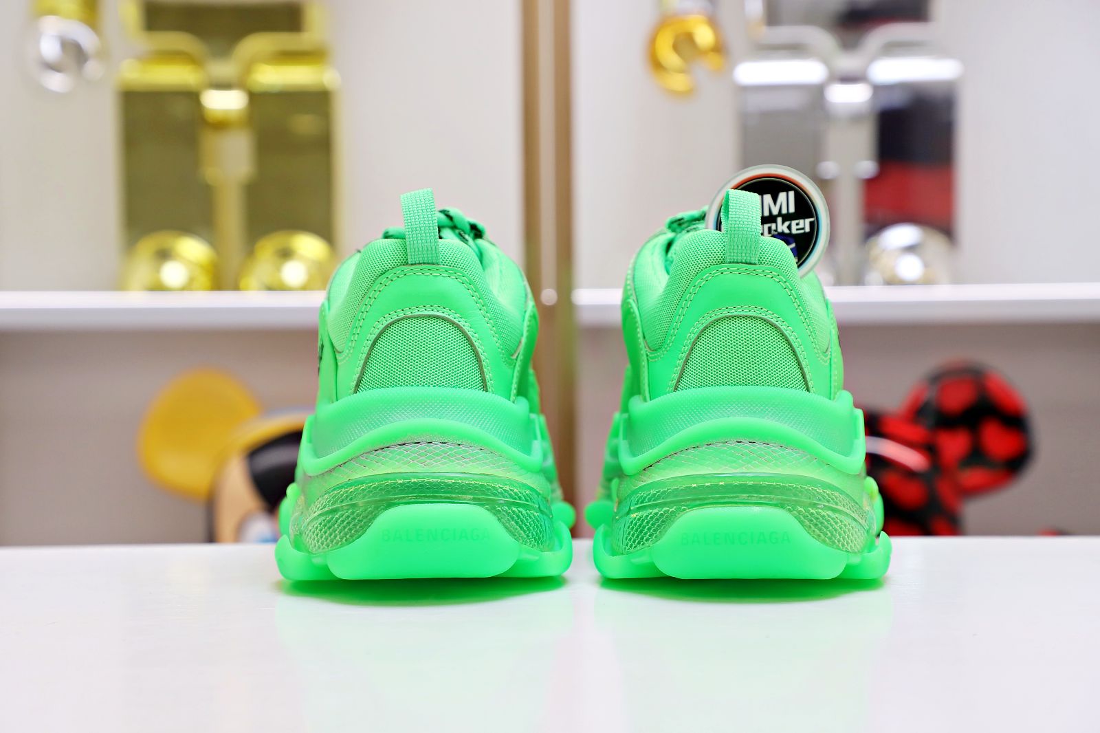 Ba*len*cia*ga all sizes still in stock! please contact customer service on imessage/whatsapp to purchase! triple s green